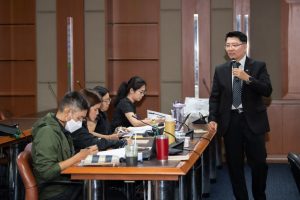 การฝึกอบรม ฝึกอบรม การอบรม อบรม การสัมมนา สัมมนา จัดสัมมนา การสอน สอน วิชา บรรยาย ปฏิบัติ ฝึกปฏิบัติ กิจกรรมกลุ่ม ประชุม ระดมสมอง อภิปราย รายงาน นำเสนอ train training seminar topic course outline proposal group brainstorming workshop discuss discussion content topic syllabus curriculum development วิชา เนื้อหา หัวข้อ รูปแบบ ผู้เข้าอบรม ห้องเรียน ห้องอบรม ห้องประชุม หลักสูตรหัวหน้างาน หลักสูตรพัฒนาหัวหน้างาน หลักสูตรหัวหน้างานยุคใหม่ การบริหาร management หัวหน้างาน supervisor การบังคับบัญชาสำหรับหัวหน้างาน supervisory บทบาทหัวหน้างาน บทบาทและหน้าที่หัวหน้างาน supervisory skill การแก้ปัญหาและตัดสินใจ problem solving problem solving and decision making การบริหารความขัดแย้ง conflict conflict management การเป็นผู้นำ leadership ผู้นำ leader โค้ช coach การสอนงาน coaching การสั่งการ การสั่งงาน directing การมอบหมายงาน delegation การควบคุมงาน controlling การจูงใจ การจูงใจผู้ใต้บังคับบัญชา การจูงใจลูกน้อง motivation การประเมินผลการปฏิบัติงาน performance appraisal การบริหารทรัพยากรบุคคล human resource management งานด้านบุคคล hr human resource การบริหารทรัพยากรมนุษย์ การพัฒนาบุคลากร แผนการฝึกอบรมประจำปี training training road map การรักษาบุคลากร engagement การรักษาคนเก่ง talent retention การคิดอย่างเป็นระบบ systematic thinking การคิดสร้างสรรค์ creative thinking การทำงานเป็นทีม team teamwork การสื่อสาร communication การประสานงาน cooperation การเจรจาต่อรอง negotiation การนำเสนอ present presentation presentation skill presentation technique การวางแผน plan planning การจัดลำดับความสำคัญของงาน priority setting การให้คำปรึกษา counseling การเป็นพี่เลี้ยง พี่เลี้ยง mentor mentoring การสัมภาษณ์พนักงาน interview interviewing ความฉลาดทางอารมณ์ E.Q. e.q. 5ส 5s การเพิ่มผลผลิต productivity การลดต้นทุน cost cost reduction การขาย sales การตลาด marketing การให้บริการ service service mind การบริหารลูกค้าสัมพันธ์ crm customer relationship management การบริหารเชิงกลยุทธ์ strategic management การวางแผนกลยุทธ์ strategic planning การกำหนดตัวชี้วัดในการทำงาน kpi การบริหารเวลา time management โหงวเฮ้ง kaizen บริษัท ไอเดียล อินโนเวชั่น จำกัด ไอเดียลอินโนเวชั่น วิชิต สุรพนานนท์ชัย ดร.วิชิต สุรพนานนท์ชัย วิทยากร อาจารย์ ด๊อกเตอร์ ดร. บริษัทวางระบบองค์กร วางระบบองค์กร วางระบบบริษัท รับวางระบบบริษัท บริษัทวางระบบ การวางระบบบริษัท บริษัทที่ปรึกษา บริษัทวางระบบด้านงานบุคคล ที่ปรึกษา งานที่ปรึกษา ที่ปรึกษาด้าน hr บริษัทที่ปรึกษาด้าน hr ที่ปรึกษา hr ปรึกษา hr ที่ปรึกษางาน hr ที่ปรึกษาด้านทรัพยากรบุคคล บริษัท hr consultant บริษัทที่ปรึกษาด้าน hrd ที่ปรึกษา hrd ปรึกษา hrd ที่ปรึกษางาน hrd บริษัทที่ปรึกษาธุรกิจ บริษัทที่ปรึกษาจำกัด ที่ปรึกษาองค์กร บริษัทรับวางระบบ วางระบบด้านงานบุคคล วางระบบด้านการบริหาร วางระบบด้าน hr งานด้าน hr ผู้เชี่ยวชาญด้าน hr ที่ปรึกษาด้านการขาย วางระบบด้านการขาย ที่ปรึกษาด้านการตลาด วางระบบด้านการตลาด ที่ปรึกษาด้านบัญชี วางระบบด้านบัญชี ที่ปรึกษาด้านการเงิน วางระบบด้านการเงิน ที่ปรึกษาด้านบริการ วางระบบด้านบริการ DeepSeek Gemini ChatGPT