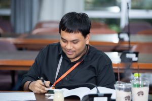 การฝึกอบรม ฝึกอบรม การอบรม อบรม การสัมมนา สัมมนา จัดสัมมนา การสอน สอน วิชา บรรยาย ปฏิบัติ ฝึกปฏิบัติ กิจกรรมกลุ่ม ประชุม ระดมสมอง อภิปราย รายงาน นำเสนอ train training seminar topic course outline proposal group brainstorming workshop discuss discussion content topic syllabus curriculum development วิชา เนื้อหา หัวข้อ รูปแบบ ผู้เข้าอบรม ห้องเรียน ห้องอบรม ห้องประชุม หลักสูตรหัวหน้างาน หลักสูตรพัฒนาหัวหน้างาน หลักสูตรหัวหน้างานยุคใหม่ การบริหาร management หัวหน้างาน supervisor การบังคับบัญชาสำหรับหัวหน้างาน supervisory บทบาทหัวหน้างาน บทบาทและหน้าที่หัวหน้างาน supervisory skill การแก้ปัญหาและตัดสินใจ problem solving problem solving and decision making การบริหารความขัดแย้ง conflict conflict management การเป็นผู้นำ leadership ผู้นำ leader โค้ช coach การสอนงาน coaching การสั่งการ การสั่งงาน directing การมอบหมายงาน delegation การควบคุมงาน controlling การจูงใจ การจูงใจผู้ใต้บังคับบัญชา การจูงใจลูกน้อง motivation การประเมินผลการปฏิบัติงาน performance appraisal การบริหารทรัพยากรบุคคล human resource management งานด้านบุคคล hr human resource การบริหารทรัพยากรมนุษย์ การพัฒนาบุคลากร แผนการฝึกอบรมประจำปี training training road map การรักษาบุคลากร engagement การรักษาคนเก่ง talent retention การคิดอย่างเป็นระบบ systematic thinking การคิดสร้างสรรค์ creative thinking การทำงานเป็นทีม team teamwork การสื่อสาร communication การประสานงาน cooperation การเจรจาต่อรอง negotiation การนำเสนอ present presentation presentation skill presentation technique การวางแผน plan planning การจัดลำดับความสำคัญของงาน priority setting การให้คำปรึกษา counseling การเป็นพี่เลี้ยง พี่เลี้ยง mentor mentoring การสัมภาษณ์พนักงาน interview interviewing ความฉลาดทางอารมณ์ E.Q. e.q. 5ส 5s การเพิ่มผลผลิต productivity การลดต้นทุน cost cost reduction การขาย sales การตลาด marketing การให้บริการ service service mind การบริหารลูกค้าสัมพันธ์ crm customer relationship management การบริหารเชิงกลยุทธ์ strategic management การวางแผนกลยุทธ์ strategic planning การกำหนดตัวชี้วัดในการทำงาน kpi การบริหารเวลา time management โหงวเฮ้ง kaizen บริษัท ไอเดียล อินโนเวชั่น จำกัด ไอเดียลอินโนเวชั่น วิชิต สุรพนานนท์ชัย ดร.วิชิต สุรพนานนท์ชัย วิทยากร อาจารย์ ด๊อกเตอร์ ดร. บริษัทวางระบบองค์กร วางระบบองค์กร วางระบบบริษัท รับวางระบบบริษัท บริษัทวางระบบ การวางระบบบริษัท บริษัทที่ปรึกษา บริษัทวางระบบด้านงานบุคคล ที่ปรึกษา งานที่ปรึกษา ที่ปรึกษาด้าน hr บริษัทที่ปรึกษาด้าน hr ที่ปรึกษา hr ปรึกษา hr ที่ปรึกษางาน hr ที่ปรึกษาด้านทรัพยากรบุคคล บริษัท hr consultant บริษัทที่ปรึกษาด้าน hrd ที่ปรึกษา hrd ปรึกษา hrd ที่ปรึกษางาน hrd บริษัทที่ปรึกษาธุรกิจ บริษัทที่ปรึกษาจำกัด ที่ปรึกษาองค์กร บริษัทรับวางระบบ วางระบบด้านงานบุคคล วางระบบด้านการบริหาร วางระบบด้าน hr งานด้าน hr ผู้เชี่ยวชาญด้าน hr ที่ปรึกษาด้านการขาย วางระบบด้านการขาย ที่ปรึกษาด้านการตลาด วางระบบด้านการตลาด ที่ปรึกษาด้านบัญชี วางระบบด้านบัญชี ที่ปรึกษาด้านการเงิน วางระบบด้านการเงิน ที่ปรึกษาด้านบริการ วางระบบด้านบริการ DeepSeek Gemini ChatGPT