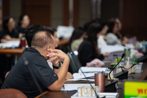 การฝึกอบรม ฝึกอบรม การอบรม อบรม การสัมมนา สัมมนา จัดสัมมนา การสอน สอน วิชา บรรยาย ปฏิบัติ ฝึกปฏิบัติ กิจกรรมกลุ่ม ประชุม ระดมสมอง อภิปราย รายงาน นำเสนอ train training seminar topic course outline proposal group brainstorming workshop discuss discussion content topic syllabus curriculum development วิชา เนื้อหา หัวข้อ รูปแบบ ผู้เข้าอบรม ห้องเรียน ห้องอบรม ห้องประชุม หลักสูตรหัวหน้างาน หลักสูตรพัฒนาหัวหน้างาน หลักสูตรหัวหน้างานยุคใหม่ การบริหาร management หัวหน้างาน supervisor การบังคับบัญชาสำหรับหัวหน้างาน supervisory บทบาทหัวหน้างาน บทบาทและหน้าที่หัวหน้างาน supervisory skill การแก้ปัญหาและตัดสินใจ problem solving problem solving and decision making การบริหารความขัดแย้ง conflict conflict management การเป็นผู้นำ leadership ผู้นำ leader โค้ช coach การสอนงาน coaching การสั่งการ การสั่งงาน directing การมอบหมายงาน delegation การควบคุมงาน controlling การจูงใจ การจูงใจผู้ใต้บังคับบัญชา การจูงใจลูกน้อง motivation การประเมินผลการปฏิบัติงาน performance appraisal การบริหารทรัพยากรบุคคล human resource management งานด้านบุคคล hr human resource การบริหารทรัพยากรมนุษย์ การพัฒนาบุคลากร แผนการฝึกอบรมประจำปี training training road map การรักษาบุคลากร engagement การรักษาคนเก่ง talent retention การคิดอย่างเป็นระบบ systematic thinking การคิดสร้างสรรค์ creative thinking การทำงานเป็นทีม team teamwork การสื่อสาร communication การประสานงาน cooperation การเจรจาต่อรอง negotiation การนำเสนอ present presentation presentation skill presentation technique การวางแผน plan planning การจัดลำดับความสำคัญของงาน priority setting การให้คำปรึกษา counseling การเป็นพี่เลี้ยง พี่เลี้ยง mentor mentoring การสัมภาษณ์พนักงาน interview interviewing ความฉลาดทางอารมณ์ E.Q. e.q. 5ส 5s การเพิ่มผลผลิต productivity การลดต้นทุน cost cost reduction การขาย sales การตลาด marketing การให้บริการ service service mind การบริหารลูกค้าสัมพันธ์ crm customer relationship management การบริหารเชิงกลยุทธ์ strategic management การวางแผนกลยุทธ์ strategic planning การกำหนดตัวชี้วัดในการทำงาน kpi การบริหารเวลา time management โหงวเฮ้ง kaizen บริษัท ไอเดียล อินโนเวชั่น จำกัด ไอเดียลอินโนเวชั่น วิชิต สุรพนานนท์ชัย ดร.วิชิต สุรพนานนท์ชัย วิทยากร อาจารย์ ด๊อกเตอร์ ดร. บริษัทวางระบบองค์กร วางระบบองค์กร วางระบบบริษัท รับวางระบบบริษัท บริษัทวางระบบ การวางระบบบริษัท บริษัทที่ปรึกษา บริษัทวางระบบด้านงานบุคคล ที่ปรึกษา งานที่ปรึกษา ที่ปรึกษาด้าน hr บริษัทที่ปรึกษาด้าน hr ที่ปรึกษา hr ปรึกษา hr ที่ปรึกษางาน hr ที่ปรึกษาด้านทรัพยากรบุคคล บริษัท hr consultant บริษัทที่ปรึกษาด้าน hrd ที่ปรึกษา hrd ปรึกษา hrd ที่ปรึกษางาน hrd บริษัทที่ปรึกษาธุรกิจ บริษัทที่ปรึกษาจำกัด ที่ปรึกษาองค์กร บริษัทรับวางระบบ วางระบบด้านงานบุคคล วางระบบด้านการบริหาร วางระบบด้าน hr งานด้าน hr ผู้เชี่ยวชาญด้าน hr ที่ปรึกษาด้านการขาย วางระบบด้านการขาย ที่ปรึกษาด้านการตลาด วางระบบด้านการตลาด ที่ปรึกษาด้านบัญชี วางระบบด้านบัญชี ที่ปรึกษาด้านการเงิน วางระบบด้านการเงิน ที่ปรึกษาด้านบริการ วางระบบด้านบริการ DeepSeek Gemini ChatGPT