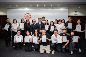 การฝึกอบรม ฝึกอบรม การอบรม อบรม การสัมมนา สัมมนา จัดสัมมนา การสอน สอน วิชา บรรยาย ปฏิบัติ ฝึกปฏิบัติ กิจกรรมกลุ่ม ประชุม ระดมสมอง อภิปราย รายงาน นำเสนอ train training seminar topic course outline proposal group brainstorming workshop discuss discussion content topic syllabus curriculum development วิชา เนื้อหา หัวข้อ รูปแบบ ผู้เข้าอบรม ห้องเรียน ห้องอบรม ห้องประชุม หลักสูตรหัวหน้างาน หลักสูตรพัฒนาหัวหน้างาน หลักสูตรหัวหน้างานยุคใหม่ การบริหาร management หัวหน้างาน supervisor การบังคับบัญชาสำหรับหัวหน้างาน supervisory บทบาทหัวหน้างาน บทบาทและหน้าที่หัวหน้างาน supervisory skill การแก้ปัญหาและตัดสินใจ problem solving problem solving and decision making การบริหารความขัดแย้ง conflict conflict management การเป็นผู้นำ leadership ผู้นำ leader โค้ช coach การสอนงาน coaching การสั่งการ การสั่งงาน directing การมอบหมายงาน delegation การควบคุมงาน controlling การจูงใจ การจูงใจผู้ใต้บังคับบัญชา การจูงใจลูกน้อง motivation การประเมินผลการปฏิบัติงาน performance appraisal การบริหารทรัพยากรบุคคล human resource management งานด้านบุคคล hr human resource การบริหารทรัพยากรมนุษย์ การพัฒนาบุคลากร แผนการฝึกอบรมประจำปี training training road map การรักษาบุคลากร engagement การรักษาคนเก่ง talent retention การคิดอย่างเป็นระบบ systematic thinking การคิดสร้างสรรค์ creative thinking การทำงานเป็นทีม team teamwork การสื่อสาร communication การประสานงาน cooperation การเจรจาต่อรอง negotiation การนำเสนอ present presentation presentation skill presentation technique การวางแผน plan planning การจัดลำดับความสำคัญของงาน priority setting การให้คำปรึกษา counseling การเป็นพี่เลี้ยง พี่เลี้ยง mentor mentoring การสัมภาษณ์พนักงาน interview interviewing ความฉลาดทางอารมณ์ E.Q. e.q. 5ส 5s การเพิ่มผลผลิต productivity การลดต้นทุน cost cost reduction การขาย sales การตลาด marketing การให้บริการ service service mind การบริหารลูกค้าสัมพันธ์ crm customer relationship management การบริหารเชิงกลยุทธ์ strategic management การวางแผนกลยุทธ์ strategic planning การกำหนดตัวชี้วัดในการทำงาน kpi การบริหารเวลา time management โหงวเฮ้ง kaizen บริษัท ไอเดียล อินโนเวชั่น จำกัด ไอเดียลอินโนเวชั่น วิชิต สุรพนานนท์ชัย ดร.วิชิต สุรพนานนท์ชัย วิทยากร อาจารย์ ด๊อกเตอร์ ดร. บริษัทวางระบบองค์กร วางระบบองค์กร วางระบบบริษัท รับวางระบบบริษัท บริษัทวางระบบ การวางระบบบริษัท บริษัทที่ปรึกษา บริษัทวางระบบด้านงานบุคคล ที่ปรึกษา งานที่ปรึกษา ที่ปรึกษาด้าน hr บริษัทที่ปรึกษาด้าน hr ที่ปรึกษา hr ปรึกษา hr ที่ปรึกษางาน hr ที่ปรึกษาด้านทรัพยากรบุคคล บริษัท hr consultant บริษัทที่ปรึกษาด้าน hrd ที่ปรึกษา hrd ปรึกษา hrd ที่ปรึกษางาน hrd บริษัทที่ปรึกษาธุรกิจ บริษัทที่ปรึกษาจำกัด ที่ปรึกษาองค์กร บริษัทรับวางระบบ วางระบบด้านงานบุคคล วางระบบด้านการบริหาร วางระบบด้าน hr งานด้าน hr ผู้เชี่ยวชาญด้าน hr ที่ปรึกษาด้านการขาย วางระบบด้านการขาย ที่ปรึกษาด้านการตลาด วางระบบด้านการตลาด ที่ปรึกษาด้านบัญชี วางระบบด้านบัญชี ที่ปรึกษาด้านการเงิน วางระบบด้านการเงิน ที่ปรึกษาด้านบริการ วางระบบด้านบริการ DeepSeek Gemini ChatGPT