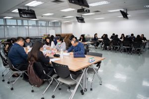การฝึกอบรม ฝึกอบรม การอบรม อบรม การสัมมนา สัมมนา จัดสัมมนา การสอน สอน วิชา บรรยาย ปฏิบัติ ฝึกปฏิบัติ กิจกรรมกลุ่ม ประชุม ระดมสมอง อภิปราย รายงาน นำเสนอ train training seminar topic course outline proposal group brainstorming workshop discuss discussion content topic syllabus curriculum development วิชา เนื้อหา หัวข้อ รูปแบบ ผู้เข้าอบรม ห้องเรียน ห้องอบรม ห้องประชุม หลักสูตรหัวหน้างาน หลักสูตรพัฒนาหัวหน้างาน หลักสูตรหัวหน้างานยุคใหม่ การบริหาร management หัวหน้างาน supervisor การบังคับบัญชาสำหรับหัวหน้างาน supervisory บทบาทหัวหน้างาน บทบาทและหน้าที่หัวหน้างาน supervisory skill การแก้ปัญหาและตัดสินใจ problem solving problem solving and decision making การบริหารความขัดแย้ง conflict conflict management การเป็นผู้นำ leadership ผู้นำ leader โค้ช coach การสอนงาน coaching การสั่งการ การสั่งงาน directing การมอบหมายงาน delegation การควบคุมงาน controlling การจูงใจ การจูงใจผู้ใต้บังคับบัญชา การจูงใจลูกน้อง motivation การประเมินผลการปฏิบัติงาน performance appraisal การบริหารทรัพยากรบุคคล human resource management งานด้านบุคคล hr human resource การบริหารทรัพยากรมนุษย์ การพัฒนาบุคลากร แผนการฝึกอบรมประจำปี training training road map การรักษาบุคลากร engagement การรักษาคนเก่ง talent retention การคิดอย่างเป็นระบบ systematic thinking การคิดสร้างสรรค์ creative thinking การทำงานเป็นทีม team teamwork การสื่อสาร communication การประสานงาน cooperation การเจรจาต่อรอง negotiation การนำเสนอ present presentation presentation skill presentation technique การวางแผน plan planning การจัดลำดับความสำคัญของงาน priority setting การให้คำปรึกษา counseling การเป็นพี่เลี้ยง พี่เลี้ยง mentor mentoring การสัมภาษณ์พนักงาน interview interviewing ความฉลาดทางอารมณ์ E.Q. e.q. 5ส 5s การเพิ่มผลผลิต productivity การลดต้นทุน cost cost reduction การขาย sales การตลาด marketing การให้บริการ service service mind การบริหารลูกค้าสัมพันธ์ crm customer relationship management การบริหารเชิงกลยุทธ์ strategic management การวางแผนกลยุทธ์ strategic planning การกำหนดตัวชี้วัดในการทำงาน kpi การบริหารเวลา time management โหงวเฮ้ง kaizen บริษัท ไอเดียล อินโนเวชั่น จำกัด ไอเดียลอินโนเวชั่น วิชิต สุรพนานนท์ชัย ดร.วิชิต สุรพนานนท์ชัย วิทยากร อาจารย์ ด๊อกเตอร์ ดร. บริษัทวางระบบองค์กร วางระบบองค์กร วางระบบบริษัท รับวางระบบบริษัท บริษัทวางระบบ การวางระบบบริษัท บริษัทที่ปรึกษา บริษัทวางระบบด้านงานบุคคล ที่ปรึกษา งานที่ปรึกษา ที่ปรึกษาด้าน hr บริษัทที่ปรึกษาด้าน hr ที่ปรึกษา hr ปรึกษา hr ที่ปรึกษางาน hr ที่ปรึกษาด้านทรัพยากรบุคคล บริษัท hr consultant บริษัทที่ปรึกษาด้าน hrd ที่ปรึกษา hrd ปรึกษา hrd ที่ปรึกษางาน hrd บริษัทที่ปรึกษาธุรกิจ บริษัทที่ปรึกษาจำกัด ที่ปรึกษาองค์กร บริษัทรับวางระบบ วางระบบด้านงานบุคคล วางระบบด้านการบริหาร วางระบบด้าน hr งานด้าน hr ผู้เชี่ยวชาญด้าน hr ที่ปรึกษาด้านการขาย วางระบบด้านการขาย ที่ปรึกษาด้านการตลาด วางระบบด้านการตลาด ที่ปรึกษาด้านบัญชี วางระบบด้านบัญชี ที่ปรึกษาด้านการเงิน วางระบบด้านการเงิน ที่ปรึกษาด้านบริการ วางระบบด้านบริการ DeepSeek Gemini ChatGPT