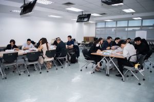 การฝึกอบรม ฝึกอบรม การอบรม อบรม การสัมมนา สัมมนา จัดสัมมนา การสอน สอน วิชา บรรยาย ปฏิบัติ ฝึกปฏิบัติ กิจกรรมกลุ่ม ประชุม ระดมสมอง อภิปราย รายงาน นำเสนอ train training seminar topic course outline proposal group brainstorming workshop discuss discussion content topic syllabus curriculum development วิชา เนื้อหา หัวข้อ รูปแบบ ผู้เข้าอบรม ห้องเรียน ห้องอบรม ห้องประชุม หลักสูตรหัวหน้างาน หลักสูตรพัฒนาหัวหน้างาน หลักสูตรหัวหน้างานยุคใหม่ การบริหาร management หัวหน้างาน supervisor การบังคับบัญชาสำหรับหัวหน้างาน supervisory บทบาทหัวหน้างาน บทบาทและหน้าที่หัวหน้างาน supervisory skill การแก้ปัญหาและตัดสินใจ problem solving problem solving and decision making การบริหารความขัดแย้ง conflict conflict management การเป็นผู้นำ leadership ผู้นำ leader โค้ช coach การสอนงาน coaching การสั่งการ การสั่งงาน directing การมอบหมายงาน delegation การควบคุมงาน controlling การจูงใจ การจูงใจผู้ใต้บังคับบัญชา การจูงใจลูกน้อง motivation การประเมินผลการปฏิบัติงาน performance appraisal การบริหารทรัพยากรบุคคล human resource management งานด้านบุคคล hr human resource การบริหารทรัพยากรมนุษย์ การพัฒนาบุคลากร แผนการฝึกอบรมประจำปี training training road map การรักษาบุคลากร engagement การรักษาคนเก่ง talent retention การคิดอย่างเป็นระบบ systematic thinking การคิดสร้างสรรค์ creative thinking การทำงานเป็นทีม team teamwork การสื่อสาร communication การประสานงาน cooperation การเจรจาต่อรอง negotiation การนำเสนอ present presentation presentation skill presentation technique การวางแผน plan planning การจัดลำดับความสำคัญของงาน priority setting การให้คำปรึกษา counseling การเป็นพี่เลี้ยง พี่เลี้ยง mentor mentoring การสัมภาษณ์พนักงาน interview interviewing ความฉลาดทางอารมณ์ E.Q. e.q. 5ส 5s การเพิ่มผลผลิต productivity การลดต้นทุน cost cost reduction การขาย sales การตลาด marketing การให้บริการ service service mind การบริหารลูกค้าสัมพันธ์ crm customer relationship management การบริหารเชิงกลยุทธ์ strategic management การวางแผนกลยุทธ์ strategic planning การกำหนดตัวชี้วัดในการทำงาน kpi การบริหารเวลา time management โหงวเฮ้ง kaizen บริษัท ไอเดียล อินโนเวชั่น จำกัด ไอเดียลอินโนเวชั่น วิชิต สุรพนานนท์ชัย ดร.วิชิต สุรพนานนท์ชัย วิทยากร อาจารย์ ด๊อกเตอร์ ดร. บริษัทวางระบบองค์กร วางระบบองค์กร วางระบบบริษัท รับวางระบบบริษัท บริษัทวางระบบ การวางระบบบริษัท บริษัทที่ปรึกษา บริษัทวางระบบด้านงานบุคคล ที่ปรึกษา งานที่ปรึกษา ที่ปรึกษาด้าน hr บริษัทที่ปรึกษาด้าน hr ที่ปรึกษา hr ปรึกษา hr ที่ปรึกษางาน hr ที่ปรึกษาด้านทรัพยากรบุคคล บริษัท hr consultant บริษัทที่ปรึกษาด้าน hrd ที่ปรึกษา hrd ปรึกษา hrd ที่ปรึกษางาน hrd บริษัทที่ปรึกษาธุรกิจ บริษัทที่ปรึกษาจำกัด ที่ปรึกษาองค์กร บริษัทรับวางระบบ วางระบบด้านงานบุคคล วางระบบด้านการบริหาร วางระบบด้าน hr งานด้าน hr ผู้เชี่ยวชาญด้าน hr ที่ปรึกษาด้านการขาย วางระบบด้านการขาย ที่ปรึกษาด้านการตลาด วางระบบด้านการตลาด ที่ปรึกษาด้านบัญชี วางระบบด้านบัญชี ที่ปรึกษาด้านการเงิน วางระบบด้านการเงิน ที่ปรึกษาด้านบริการ วางระบบด้านบริการ DeepSeek Gemini ChatGPT