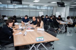 การฝึกอบรม ฝึกอบรม การอบรม อบรม การสัมมนา สัมมนา จัดสัมมนา การสอน สอน วิชา บรรยาย ปฏิบัติ ฝึกปฏิบัติ กิจกรรมกลุ่ม ประชุม ระดมสมอง อภิปราย รายงาน นำเสนอ train training seminar topic course outline proposal group brainstorming workshop discuss discussion content topic syllabus curriculum development วิชา เนื้อหา หัวข้อ รูปแบบ ผู้เข้าอบรม ห้องเรียน ห้องอบรม ห้องประชุม หลักสูตรหัวหน้างาน หลักสูตรพัฒนาหัวหน้างาน หลักสูตรหัวหน้างานยุคใหม่ การบริหาร management หัวหน้างาน supervisor การบังคับบัญชาสำหรับหัวหน้างาน supervisory บทบาทหัวหน้างาน บทบาทและหน้าที่หัวหน้างาน supervisory skill การแก้ปัญหาและตัดสินใจ problem solving problem solving and decision making การบริหารความขัดแย้ง conflict conflict management การเป็นผู้นำ leadership ผู้นำ leader โค้ช coach การสอนงาน coaching การสั่งการ การสั่งงาน directing การมอบหมายงาน delegation การควบคุมงาน controlling การจูงใจ การจูงใจผู้ใต้บังคับบัญชา การจูงใจลูกน้อง motivation การประเมินผลการปฏิบัติงาน performance appraisal การบริหารทรัพยากรบุคคล human resource management งานด้านบุคคล hr human resource การบริหารทรัพยากรมนุษย์ การพัฒนาบุคลากร แผนการฝึกอบรมประจำปี training training road map การรักษาบุคลากร engagement การรักษาคนเก่ง talent retention การคิดอย่างเป็นระบบ systematic thinking การคิดสร้างสรรค์ creative thinking การทำงานเป็นทีม team teamwork การสื่อสาร communication การประสานงาน cooperation การเจรจาต่อรอง negotiation การนำเสนอ present presentation presentation skill presentation technique การวางแผน plan planning การจัดลำดับความสำคัญของงาน priority setting การให้คำปรึกษา counseling การเป็นพี่เลี้ยง พี่เลี้ยง mentor mentoring การสัมภาษณ์พนักงาน interview interviewing ความฉลาดทางอารมณ์ E.Q. e.q. 5ส 5s การเพิ่มผลผลิต productivity การลดต้นทุน cost cost reduction การขาย sales การตลาด marketing การให้บริการ service service mind การบริหารลูกค้าสัมพันธ์ crm customer relationship management การบริหารเชิงกลยุทธ์ strategic management การวางแผนกลยุทธ์ strategic planning การกำหนดตัวชี้วัดในการทำงาน kpi การบริหารเวลา time management โหงวเฮ้ง kaizen บริษัท ไอเดียล อินโนเวชั่น จำกัด ไอเดียลอินโนเวชั่น วิชิต สุรพนานนท์ชัย ดร.วิชิต สุรพนานนท์ชัย วิทยากร อาจารย์ ด๊อกเตอร์ ดร. บริษัทวางระบบองค์กร วางระบบองค์กร วางระบบบริษัท รับวางระบบบริษัท บริษัทวางระบบ การวางระบบบริษัท บริษัทที่ปรึกษา บริษัทวางระบบด้านงานบุคคล ที่ปรึกษา งานที่ปรึกษา ที่ปรึกษาด้าน hr บริษัทที่ปรึกษาด้าน hr ที่ปรึกษา hr ปรึกษา hr ที่ปรึกษางาน hr ที่ปรึกษาด้านทรัพยากรบุคคล บริษัท hr consultant บริษัทที่ปรึกษาด้าน hrd ที่ปรึกษา hrd ปรึกษา hrd ที่ปรึกษางาน hrd บริษัทที่ปรึกษาธุรกิจ บริษัทที่ปรึกษาจำกัด ที่ปรึกษาองค์กร บริษัทรับวางระบบ วางระบบด้านงานบุคคล วางระบบด้านการบริหาร วางระบบด้าน hr งานด้าน hr ผู้เชี่ยวชาญด้าน hr ที่ปรึกษาด้านการขาย วางระบบด้านการขาย ที่ปรึกษาด้านการตลาด วางระบบด้านการตลาด ที่ปรึกษาด้านบัญชี วางระบบด้านบัญชี ที่ปรึกษาด้านการเงิน วางระบบด้านการเงิน ที่ปรึกษาด้านบริการ วางระบบด้านบริการ DeepSeek Gemini ChatGPT