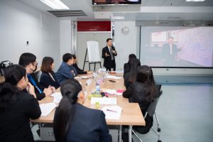 การฝึกอบรม ฝึกอบรม การอบรม อบรม การสัมมนา สัมมนา จัดสัมมนา การสอน สอน วิชา บรรยาย ปฏิบัติ ฝึกปฏิบัติ กิจกรรมกลุ่ม ประชุม ระดมสมอง อภิปราย รายงาน นำเสนอ train training seminar topic course outline proposal group brainstorming workshop discuss discussion content topic syllabus curriculum development วิชา เนื้อหา หัวข้อ รูปแบบ ผู้เข้าอบรม ห้องเรียน ห้องอบรม ห้องประชุม หลักสูตรหัวหน้างาน หลักสูตรพัฒนาหัวหน้างาน หลักสูตรหัวหน้างานยุคใหม่ การบริหาร management หัวหน้างาน supervisor การบังคับบัญชาสำหรับหัวหน้างาน supervisory บทบาทหัวหน้างาน บทบาทและหน้าที่หัวหน้างาน supervisory skill การแก้ปัญหาและตัดสินใจ problem solving problem solving and decision making การบริหารความขัดแย้ง conflict conflict management การเป็นผู้นำ leadership ผู้นำ leader โค้ช coach การสอนงาน coaching การสั่งการ การสั่งงาน directing การมอบหมายงาน delegation การควบคุมงาน controlling การจูงใจ การจูงใจผู้ใต้บังคับบัญชา การจูงใจลูกน้อง motivation การประเมินผลการปฏิบัติงาน performance appraisal การบริหารทรัพยากรบุคคล human resource management งานด้านบุคคล hr human resource การบริหารทรัพยากรมนุษย์ การพัฒนาบุคลากร แผนการฝึกอบรมประจำปี training training road map การรักษาบุคลากร engagement การรักษาคนเก่ง talent retention การคิดอย่างเป็นระบบ systematic thinking การคิดสร้างสรรค์ creative thinking การทำงานเป็นทีม team teamwork การสื่อสาร communication การประสานงาน cooperation การเจรจาต่อรอง negotiation การนำเสนอ present presentation presentation skill presentation technique การวางแผน plan planning การจัดลำดับความสำคัญของงาน priority setting การให้คำปรึกษา counseling การเป็นพี่เลี้ยง พี่เลี้ยง mentor mentoring การสัมภาษณ์พนักงาน interview interviewing ความฉลาดทางอารมณ์ E.Q. e.q. 5ส 5s การเพิ่มผลผลิต productivity การลดต้นทุน cost cost reduction การขาย sales การตลาด marketing การให้บริการ service service mind การบริหารลูกค้าสัมพันธ์ crm customer relationship management การบริหารเชิงกลยุทธ์ strategic management การวางแผนกลยุทธ์ strategic planning การกำหนดตัวชี้วัดในการทำงาน kpi การบริหารเวลา time management โหงวเฮ้ง kaizen บริษัท ไอเดียล อินโนเวชั่น จำกัด ไอเดียลอินโนเวชั่น วิชิต สุรพนานนท์ชัย ดร.วิชิต สุรพนานนท์ชัย วิทยากร อาจารย์ ด๊อกเตอร์ ดร. บริษัทวางระบบองค์กร วางระบบองค์กร วางระบบบริษัท รับวางระบบบริษัท บริษัทวางระบบ การวางระบบบริษัท บริษัทที่ปรึกษา บริษัทวางระบบด้านงานบุคคล ที่ปรึกษา งานที่ปรึกษา ที่ปรึกษาด้าน hr บริษัทที่ปรึกษาด้าน hr ที่ปรึกษา hr ปรึกษา hr ที่ปรึกษางาน hr ที่ปรึกษาด้านทรัพยากรบุคคล บริษัท hr consultant บริษัทที่ปรึกษาด้าน hrd ที่ปรึกษา hrd ปรึกษา hrd ที่ปรึกษางาน hrd บริษัทที่ปรึกษาธุรกิจ บริษัทที่ปรึกษาจำกัด ที่ปรึกษาองค์กร บริษัทรับวางระบบ วางระบบด้านงานบุคคล วางระบบด้านการบริหาร วางระบบด้าน hr งานด้าน hr ผู้เชี่ยวชาญด้าน hr ที่ปรึกษาด้านการขาย วางระบบด้านการขาย ที่ปรึกษาด้านการตลาด วางระบบด้านการตลาด ที่ปรึกษาด้านบัญชี วางระบบด้านบัญชี ที่ปรึกษาด้านการเงิน วางระบบด้านการเงิน ที่ปรึกษาด้านบริการ วางระบบด้านบริการ DeepSeek Gemini ChatGPT