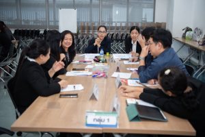 การฝึกอบรม ฝึกอบรม การอบรม อบรม การสัมมนา สัมมนา จัดสัมมนา การสอน สอน วิชา บรรยาย ปฏิบัติ ฝึกปฏิบัติ กิจกรรมกลุ่ม ประชุม ระดมสมอง อภิปราย รายงาน นำเสนอ train training seminar topic course outline proposal group brainstorming workshop discuss discussion content topic syllabus curriculum development วิชา เนื้อหา หัวข้อ รูปแบบ ผู้เข้าอบรม ห้องเรียน ห้องอบรม ห้องประชุม หลักสูตรหัวหน้างาน หลักสูตรพัฒนาหัวหน้างาน หลักสูตรหัวหน้างานยุคใหม่ การบริหาร management หัวหน้างาน supervisor การบังคับบัญชาสำหรับหัวหน้างาน supervisory บทบาทหัวหน้างาน บทบาทและหน้าที่หัวหน้างาน supervisory skill การแก้ปัญหาและตัดสินใจ problem solving problem solving and decision making การบริหารความขัดแย้ง conflict conflict management การเป็นผู้นำ leadership ผู้นำ leader โค้ช coach การสอนงาน coaching การสั่งการ การสั่งงาน directing การมอบหมายงาน delegation การควบคุมงาน controlling การจูงใจ การจูงใจผู้ใต้บังคับบัญชา การจูงใจลูกน้อง motivation การประเมินผลการปฏิบัติงาน performance appraisal การบริหารทรัพยากรบุคคล human resource management งานด้านบุคคล hr human resource การบริหารทรัพยากรมนุษย์ การพัฒนาบุคลากร แผนการฝึกอบรมประจำปี training training road map การรักษาบุคลากร engagement การรักษาคนเก่ง talent retention การคิดอย่างเป็นระบบ systematic thinking การคิดสร้างสรรค์ creative thinking การทำงานเป็นทีม team teamwork การสื่อสาร communication การประสานงาน cooperation การเจรจาต่อรอง negotiation การนำเสนอ present presentation presentation skill presentation technique การวางแผน plan planning การจัดลำดับความสำคัญของงาน priority setting การให้คำปรึกษา counseling การเป็นพี่เลี้ยง พี่เลี้ยง mentor mentoring การสัมภาษณ์พนักงาน interview interviewing ความฉลาดทางอารมณ์ E.Q. e.q. 5ส 5s การเพิ่มผลผลิต productivity การลดต้นทุน cost cost reduction การขาย sales การตลาด marketing การให้บริการ service service mind การบริหารลูกค้าสัมพันธ์ crm customer relationship management การบริหารเชิงกลยุทธ์ strategic management การวางแผนกลยุทธ์ strategic planning การกำหนดตัวชี้วัดในการทำงาน kpi การบริหารเวลา time management โหงวเฮ้ง kaizen บริษัท ไอเดียล อินโนเวชั่น จำกัด ไอเดียลอินโนเวชั่น วิชิต สุรพนานนท์ชัย ดร.วิชิต สุรพนานนท์ชัย วิทยากร อาจารย์ ด๊อกเตอร์ ดร. บริษัทวางระบบองค์กร วางระบบองค์กร วางระบบบริษัท รับวางระบบบริษัท บริษัทวางระบบ การวางระบบบริษัท บริษัทที่ปรึกษา บริษัทวางระบบด้านงานบุคคล ที่ปรึกษา งานที่ปรึกษา ที่ปรึกษาด้าน hr บริษัทที่ปรึกษาด้าน hr ที่ปรึกษา hr ปรึกษา hr ที่ปรึกษางาน hr ที่ปรึกษาด้านทรัพยากรบุคคล บริษัท hr consultant บริษัทที่ปรึกษาด้าน hrd ที่ปรึกษา hrd ปรึกษา hrd ที่ปรึกษางาน hrd บริษัทที่ปรึกษาธุรกิจ บริษัทที่ปรึกษาจำกัด ที่ปรึกษาองค์กร บริษัทรับวางระบบ วางระบบด้านงานบุคคล วางระบบด้านการบริหาร วางระบบด้าน hr งานด้าน hr ผู้เชี่ยวชาญด้าน hr ที่ปรึกษาด้านการขาย วางระบบด้านการขาย ที่ปรึกษาด้านการตลาด วางระบบด้านการตลาด ที่ปรึกษาด้านบัญชี วางระบบด้านบัญชี ที่ปรึกษาด้านการเงิน วางระบบด้านการเงิน ที่ปรึกษาด้านบริการ วางระบบด้านบริการ DeepSeek Gemini ChatGPT