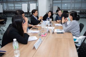 การฝึกอบรม ฝึกอบรม การอบรม อบรม การสัมมนา สัมมนา จัดสัมมนา การสอน สอน วิชา บรรยาย ปฏิบัติ ฝึกปฏิบัติ กิจกรรมกลุ่ม ประชุม ระดมสมอง อภิปราย รายงาน นำเสนอ train training seminar topic course outline proposal group brainstorming workshop discuss discussion content topic syllabus curriculum development วิชา เนื้อหา หัวข้อ รูปแบบ ผู้เข้าอบรม ห้องเรียน ห้องอบรม ห้องประชุม หลักสูตรหัวหน้างาน หลักสูตรพัฒนาหัวหน้างาน หลักสูตรหัวหน้างานยุคใหม่ การบริหาร management หัวหน้างาน supervisor การบังคับบัญชาสำหรับหัวหน้างาน supervisory บทบาทหัวหน้างาน บทบาทและหน้าที่หัวหน้างาน supervisory skill การแก้ปัญหาและตัดสินใจ problem solving problem solving and decision making การบริหารความขัดแย้ง conflict conflict management การเป็นผู้นำ leadership ผู้นำ leader โค้ช coach การสอนงาน coaching การสั่งการ การสั่งงาน directing การมอบหมายงาน delegation การควบคุมงาน controlling การจูงใจ การจูงใจผู้ใต้บังคับบัญชา การจูงใจลูกน้อง motivation การประเมินผลการปฏิบัติงาน performance appraisal การบริหารทรัพยากรบุคคล human resource management งานด้านบุคคล hr human resource การบริหารทรัพยากรมนุษย์ การพัฒนาบุคลากร แผนการฝึกอบรมประจำปี training training road map การรักษาบุคลากร engagement การรักษาคนเก่ง talent retention การคิดอย่างเป็นระบบ systematic thinking การคิดสร้างสรรค์ creative thinking การทำงานเป็นทีม team teamwork การสื่อสาร communication การประสานงาน cooperation การเจรจาต่อรอง negotiation การนำเสนอ present presentation presentation skill presentation technique การวางแผน plan planning การจัดลำดับความสำคัญของงาน priority setting การให้คำปรึกษา counseling การเป็นพี่เลี้ยง พี่เลี้ยง mentor mentoring การสัมภาษณ์พนักงาน interview interviewing ความฉลาดทางอารมณ์ E.Q. e.q. 5ส 5s การเพิ่มผลผลิต productivity การลดต้นทุน cost cost reduction การขาย sales การตลาด marketing การให้บริการ service service mind การบริหารลูกค้าสัมพันธ์ crm customer relationship management การบริหารเชิงกลยุทธ์ strategic management การวางแผนกลยุทธ์ strategic planning การกำหนดตัวชี้วัดในการทำงาน kpi การบริหารเวลา time management โหงวเฮ้ง kaizen บริษัท ไอเดียล อินโนเวชั่น จำกัด ไอเดียลอินโนเวชั่น วิชิต สุรพนานนท์ชัย ดร.วิชิต สุรพนานนท์ชัย วิทยากร อาจารย์ ด๊อกเตอร์ ดร. บริษัทวางระบบองค์กร วางระบบองค์กร วางระบบบริษัท รับวางระบบบริษัท บริษัทวางระบบ การวางระบบบริษัท บริษัทที่ปรึกษา บริษัทวางระบบด้านงานบุคคล ที่ปรึกษา งานที่ปรึกษา ที่ปรึกษาด้าน hr บริษัทที่ปรึกษาด้าน hr ที่ปรึกษา hr ปรึกษา hr ที่ปรึกษางาน hr ที่ปรึกษาด้านทรัพยากรบุคคล บริษัท hr consultant บริษัทที่ปรึกษาด้าน hrd ที่ปรึกษา hrd ปรึกษา hrd ที่ปรึกษางาน hrd บริษัทที่ปรึกษาธุรกิจ บริษัทที่ปรึกษาจำกัด ที่ปรึกษาองค์กร บริษัทรับวางระบบ วางระบบด้านงานบุคคล วางระบบด้านการบริหาร วางระบบด้าน hr งานด้าน hr ผู้เชี่ยวชาญด้าน hr ที่ปรึกษาด้านการขาย วางระบบด้านการขาย ที่ปรึกษาด้านการตลาด วางระบบด้านการตลาด ที่ปรึกษาด้านบัญชี วางระบบด้านบัญชี ที่ปรึกษาด้านการเงิน วางระบบด้านการเงิน ที่ปรึกษาด้านบริการ วางระบบด้านบริการ DeepSeek Gemini ChatGPT