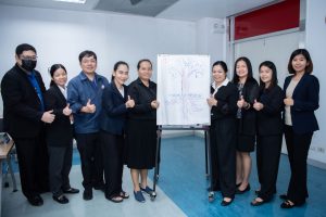 การฝึกอบรม ฝึกอบรม การอบรม อบรม การสัมมนา สัมมนา จัดสัมมนา การสอน สอน วิชา บรรยาย ปฏิบัติ ฝึกปฏิบัติ กิจกรรมกลุ่ม ประชุม ระดมสมอง อภิปราย รายงาน นำเสนอ train training seminar topic course outline proposal group brainstorming workshop discuss discussion content topic syllabus curriculum development วิชา เนื้อหา หัวข้อ รูปแบบ ผู้เข้าอบรม ห้องเรียน ห้องอบรม ห้องประชุม หลักสูตรหัวหน้างาน หลักสูตรพัฒนาหัวหน้างาน หลักสูตรหัวหน้างานยุคใหม่ การบริหาร management หัวหน้างาน supervisor การบังคับบัญชาสำหรับหัวหน้างาน supervisory บทบาทหัวหน้างาน บทบาทและหน้าที่หัวหน้างาน supervisory skill การแก้ปัญหาและตัดสินใจ problem solving problem solving and decision making การบริหารความขัดแย้ง conflict conflict management การเป็นผู้นำ leadership ผู้นำ leader โค้ช coach การสอนงาน coaching การสั่งการ การสั่งงาน directing การมอบหมายงาน delegation การควบคุมงาน controlling การจูงใจ การจูงใจผู้ใต้บังคับบัญชา การจูงใจลูกน้อง motivation การประเมินผลการปฏิบัติงาน performance appraisal การบริหารทรัพยากรบุคคล human resource management งานด้านบุคคล hr human resource การบริหารทรัพยากรมนุษย์ การพัฒนาบุคลากร แผนการฝึกอบรมประจำปี training training road map การรักษาบุคลากร engagement การรักษาคนเก่ง talent retention การคิดอย่างเป็นระบบ systematic thinking การคิดสร้างสรรค์ creative thinking การทำงานเป็นทีม team teamwork การสื่อสาร communication การประสานงาน cooperation การเจรจาต่อรอง negotiation การนำเสนอ present presentation presentation skill presentation technique การวางแผน plan planning การจัดลำดับความสำคัญของงาน priority setting การให้คำปรึกษา counseling การเป็นพี่เลี้ยง พี่เลี้ยง mentor mentoring การสัมภาษณ์พนักงาน interview interviewing ความฉลาดทางอารมณ์ E.Q. e.q. 5ส 5s การเพิ่มผลผลิต productivity การลดต้นทุน cost cost reduction การขาย sales การตลาด marketing การให้บริการ service service mind การบริหารลูกค้าสัมพันธ์ crm customer relationship management การบริหารเชิงกลยุทธ์ strategic management การวางแผนกลยุทธ์ strategic planning การกำหนดตัวชี้วัดในการทำงาน kpi การบริหารเวลา time management โหงวเฮ้ง kaizen บริษัท ไอเดียล อินโนเวชั่น จำกัด ไอเดียลอินโนเวชั่น วิชิต สุรพนานนท์ชัย ดร.วิชิต สุรพนานนท์ชัย วิทยากร อาจารย์ ด๊อกเตอร์ ดร. บริษัทวางระบบองค์กร วางระบบองค์กร วางระบบบริษัท รับวางระบบบริษัท บริษัทวางระบบ การวางระบบบริษัท บริษัทที่ปรึกษา บริษัทวางระบบด้านงานบุคคล ที่ปรึกษา งานที่ปรึกษา ที่ปรึกษาด้าน hr บริษัทที่ปรึกษาด้าน hr ที่ปรึกษา hr ปรึกษา hr ที่ปรึกษางาน hr ที่ปรึกษาด้านทรัพยากรบุคคล บริษัท hr consultant บริษัทที่ปรึกษาด้าน hrd ที่ปรึกษา hrd ปรึกษา hrd ที่ปรึกษางาน hrd บริษัทที่ปรึกษาธุรกิจ บริษัทที่ปรึกษาจำกัด ที่ปรึกษาองค์กร บริษัทรับวางระบบ วางระบบด้านงานบุคคล วางระบบด้านการบริหาร วางระบบด้าน hr งานด้าน hr ผู้เชี่ยวชาญด้าน hr ที่ปรึกษาด้านการขาย วางระบบด้านการขาย ที่ปรึกษาด้านการตลาด วางระบบด้านการตลาด ที่ปรึกษาด้านบัญชี วางระบบด้านบัญชี ที่ปรึกษาด้านการเงิน วางระบบด้านการเงิน ที่ปรึกษาด้านบริการ วางระบบด้านบริการ DeepSeek Gemini ChatGPT