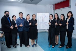 การฝึกอบรม ฝึกอบรม การอบรม อบรม การสัมมนา สัมมนา จัดสัมมนา การสอน สอน วิชา บรรยาย ปฏิบัติ ฝึกปฏิบัติ กิจกรรมกลุ่ม ประชุม ระดมสมอง อภิปราย รายงาน นำเสนอ train training seminar topic course outline proposal group brainstorming workshop discuss discussion content topic syllabus curriculum development วิชา เนื้อหา หัวข้อ รูปแบบ ผู้เข้าอบรม ห้องเรียน ห้องอบรม ห้องประชุม หลักสูตรหัวหน้างาน หลักสูตรพัฒนาหัวหน้างาน หลักสูตรหัวหน้างานยุคใหม่ การบริหาร management หัวหน้างาน supervisor การบังคับบัญชาสำหรับหัวหน้างาน supervisory บทบาทหัวหน้างาน บทบาทและหน้าที่หัวหน้างาน supervisory skill การแก้ปัญหาและตัดสินใจ problem solving problem solving and decision making การบริหารความขัดแย้ง conflict conflict management การเป็นผู้นำ leadership ผู้นำ leader โค้ช coach การสอนงาน coaching การสั่งการ การสั่งงาน directing การมอบหมายงาน delegation การควบคุมงาน controlling การจูงใจ การจูงใจผู้ใต้บังคับบัญชา การจูงใจลูกน้อง motivation การประเมินผลการปฏิบัติงาน performance appraisal การบริหารทรัพยากรบุคคล human resource management งานด้านบุคคล hr human resource การบริหารทรัพยากรมนุษย์ การพัฒนาบุคลากร แผนการฝึกอบรมประจำปี training training road map การรักษาบุคลากร engagement การรักษาคนเก่ง talent retention การคิดอย่างเป็นระบบ systematic thinking การคิดสร้างสรรค์ creative thinking การทำงานเป็นทีม team teamwork การสื่อสาร communication การประสานงาน cooperation การเจรจาต่อรอง negotiation การนำเสนอ present presentation presentation skill presentation technique การวางแผน plan planning การจัดลำดับความสำคัญของงาน priority setting การให้คำปรึกษา counseling การเป็นพี่เลี้ยง พี่เลี้ยง mentor mentoring การสัมภาษณ์พนักงาน interview interviewing ความฉลาดทางอารมณ์ E.Q. e.q. 5ส 5s การเพิ่มผลผลิต productivity การลดต้นทุน cost cost reduction การขาย sales การตลาด marketing การให้บริการ service service mind การบริหารลูกค้าสัมพันธ์ crm customer relationship management การบริหารเชิงกลยุทธ์ strategic management การวางแผนกลยุทธ์ strategic planning การกำหนดตัวชี้วัดในการทำงาน kpi การบริหารเวลา time management โหงวเฮ้ง kaizen บริษัท ไอเดียล อินโนเวชั่น จำกัด ไอเดียลอินโนเวชั่น วิชิต สุรพนานนท์ชัย ดร.วิชิต สุรพนานนท์ชัย วิทยากร อาจารย์ ด๊อกเตอร์ ดร. บริษัทวางระบบองค์กร วางระบบองค์กร วางระบบบริษัท รับวางระบบบริษัท บริษัทวางระบบ การวางระบบบริษัท บริษัทที่ปรึกษา บริษัทวางระบบด้านงานบุคคล ที่ปรึกษา งานที่ปรึกษา ที่ปรึกษาด้าน hr บริษัทที่ปรึกษาด้าน hr ที่ปรึกษา hr ปรึกษา hr ที่ปรึกษางาน hr ที่ปรึกษาด้านทรัพยากรบุคคล บริษัท hr consultant บริษัทที่ปรึกษาด้าน hrd ที่ปรึกษา hrd ปรึกษา hrd ที่ปรึกษางาน hrd บริษัทที่ปรึกษาธุรกิจ บริษัทที่ปรึกษาจำกัด ที่ปรึกษาองค์กร บริษัทรับวางระบบ วางระบบด้านงานบุคคล วางระบบด้านการบริหาร วางระบบด้าน hr งานด้าน hr ผู้เชี่ยวชาญด้าน hr ที่ปรึกษาด้านการขาย วางระบบด้านการขาย ที่ปรึกษาด้านการตลาด วางระบบด้านการตลาด ที่ปรึกษาด้านบัญชี วางระบบด้านบัญชี ที่ปรึกษาด้านการเงิน วางระบบด้านการเงิน ที่ปรึกษาด้านบริการ วางระบบด้านบริการ DeepSeek Gemini ChatGPT