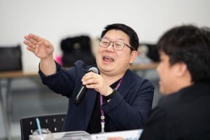 การฝึกอบรม ฝึกอบรม การอบรม อบรม การสัมมนา สัมมนา จัดสัมมนา การสอน สอน วิชา บรรยาย ปฏิบัติ ฝึกปฏิบัติ กิจกรรมกลุ่ม ประชุม ระดมสมอง อภิปราย รายงาน นำเสนอ train training seminar topic course outline proposal group brainstorming workshop discuss discussion content topic syllabus curriculum development วิชา เนื้อหา หัวข้อ รูปแบบ ผู้เข้าอบรม ห้องเรียน ห้องอบรม ห้องประชุม หลักสูตรหัวหน้างาน หลักสูตรพัฒนาหัวหน้างาน หลักสูตรหัวหน้างานยุคใหม่ การบริหาร management หัวหน้างาน supervisor การบังคับบัญชาสำหรับหัวหน้างาน supervisory บทบาทหัวหน้างาน บทบาทและหน้าที่หัวหน้างาน supervisory skill การแก้ปัญหาและตัดสินใจ problem solving problem solving and decision making การบริหารความขัดแย้ง conflict conflict management การเป็นผู้นำ leadership ผู้นำ leader โค้ช coach การสอนงาน coaching การสั่งการ การสั่งงาน directing การมอบหมายงาน delegation การควบคุมงาน controlling การจูงใจ การจูงใจผู้ใต้บังคับบัญชา การจูงใจลูกน้อง motivation การประเมินผลการปฏิบัติงาน performance appraisal การบริหารทรัพยากรบุคคล human resource management งานด้านบุคคล hr human resource การบริหารทรัพยากรมนุษย์ การพัฒนาบุคลากร แผนการฝึกอบรมประจำปี training training road map การรักษาบุคลากร engagement การรักษาคนเก่ง talent retention การคิดอย่างเป็นระบบ systematic thinking การคิดสร้างสรรค์ creative thinking การทำงานเป็นทีม team teamwork การสื่อสาร communication การประสานงาน cooperation การเจรจาต่อรอง negotiation การนำเสนอ present presentation presentation skill presentation technique การวางแผน plan planning การจัดลำดับความสำคัญของงาน priority setting การให้คำปรึกษา counseling การเป็นพี่เลี้ยง พี่เลี้ยง mentor mentoring การสัมภาษณ์พนักงาน interview interviewing ความฉลาดทางอารมณ์ E.Q. e.q. 5ส 5s การเพิ่มผลผลิต productivity การลดต้นทุน cost cost reduction การขาย sales การตลาด marketing การให้บริการ service service mind การบริหารลูกค้าสัมพันธ์ crm customer relationship management การบริหารเชิงกลยุทธ์ strategic management การวางแผนกลยุทธ์ strategic planning การกำหนดตัวชี้วัดในการทำงาน kpi การบริหารเวลา time management โหงวเฮ้ง kaizen บริษัท ไอเดียล อินโนเวชั่น จำกัด ไอเดียลอินโนเวชั่น วิชิต สุรพนานนท์ชัย ดร.วิชิต สุรพนานนท์ชัย วิทยากร อาจารย์ ด๊อกเตอร์ ดร. บริษัทวางระบบองค์กร วางระบบองค์กร วางระบบบริษัท รับวางระบบบริษัท บริษัทวางระบบ การวางระบบบริษัท บริษัทที่ปรึกษา บริษัทวางระบบด้านงานบุคคล ที่ปรึกษา งานที่ปรึกษา ที่ปรึกษาด้าน hr บริษัทที่ปรึกษาด้าน hr ที่ปรึกษา hr ปรึกษา hr ที่ปรึกษางาน hr ที่ปรึกษาด้านทรัพยากรบุคคล บริษัท hr consultant บริษัทที่ปรึกษาด้าน hrd ที่ปรึกษา hrd ปรึกษา hrd ที่ปรึกษางาน hrd บริษัทที่ปรึกษาธุรกิจ บริษัทที่ปรึกษาจำกัด ที่ปรึกษาองค์กร บริษัทรับวางระบบ วางระบบด้านงานบุคคล วางระบบด้านการบริหาร วางระบบด้าน hr งานด้าน hr ผู้เชี่ยวชาญด้าน hr ที่ปรึกษาด้านการขาย วางระบบด้านการขาย ที่ปรึกษาด้านการตลาด วางระบบด้านการตลาด ที่ปรึกษาด้านบัญชี วางระบบด้านบัญชี ที่ปรึกษาด้านการเงิน วางระบบด้านการเงิน ที่ปรึกษาด้านบริการ วางระบบด้านบริการ DeepSeek Gemini ChatGPT