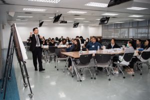 การฝึกอบรม ฝึกอบรม การอบรม อบรม การสัมมนา สัมมนา จัดสัมมนา การสอน สอน วิชา บรรยาย ปฏิบัติ ฝึกปฏิบัติ กิจกรรมกลุ่ม ประชุม ระดมสมอง อภิปราย รายงาน นำเสนอ train training seminar topic course outline proposal group brainstorming workshop discuss discussion content topic syllabus curriculum development วิชา เนื้อหา หัวข้อ รูปแบบ ผู้เข้าอบรม ห้องเรียน ห้องอบรม ห้องประชุม หลักสูตรหัวหน้างาน หลักสูตรพัฒนาหัวหน้างาน หลักสูตรหัวหน้างานยุคใหม่ การบริหาร management หัวหน้างาน supervisor การบังคับบัญชาสำหรับหัวหน้างาน supervisory บทบาทหัวหน้างาน บทบาทและหน้าที่หัวหน้างาน supervisory skill การแก้ปัญหาและตัดสินใจ problem solving problem solving and decision making การบริหารความขัดแย้ง conflict conflict management การเป็นผู้นำ leadership ผู้นำ leader โค้ช coach การสอนงาน coaching การสั่งการ การสั่งงาน directing การมอบหมายงาน delegation การควบคุมงาน controlling การจูงใจ การจูงใจผู้ใต้บังคับบัญชา การจูงใจลูกน้อง motivation การประเมินผลการปฏิบัติงาน performance appraisal การบริหารทรัพยากรบุคคล human resource management งานด้านบุคคล hr human resource การบริหารทรัพยากรมนุษย์ การพัฒนาบุคลากร แผนการฝึกอบรมประจำปี training training road map การรักษาบุคลากร engagement การรักษาคนเก่ง talent retention การคิดอย่างเป็นระบบ systematic thinking การคิดสร้างสรรค์ creative thinking การทำงานเป็นทีม team teamwork การสื่อสาร communication การประสานงาน cooperation การเจรจาต่อรอง negotiation การนำเสนอ present presentation presentation skill presentation technique การวางแผน plan planning การจัดลำดับความสำคัญของงาน priority setting การให้คำปรึกษา counseling การเป็นพี่เลี้ยง พี่เลี้ยง mentor mentoring การสัมภาษณ์พนักงาน interview interviewing ความฉลาดทางอารมณ์ E.Q. e.q. 5ส 5s การเพิ่มผลผลิต productivity การลดต้นทุน cost cost reduction การขาย sales การตลาด marketing การให้บริการ service service mind การบริหารลูกค้าสัมพันธ์ crm customer relationship management การบริหารเชิงกลยุทธ์ strategic management การวางแผนกลยุทธ์ strategic planning การกำหนดตัวชี้วัดในการทำงาน kpi การบริหารเวลา time management โหงวเฮ้ง kaizen บริษัท ไอเดียล อินโนเวชั่น จำกัด ไอเดียลอินโนเวชั่น วิชิต สุรพนานนท์ชัย ดร.วิชิต สุรพนานนท์ชัย วิทยากร อาจารย์ ด๊อกเตอร์ ดร. บริษัทวางระบบองค์กร วางระบบองค์กร วางระบบบริษัท รับวางระบบบริษัท บริษัทวางระบบ การวางระบบบริษัท บริษัทที่ปรึกษา บริษัทวางระบบด้านงานบุคคล ที่ปรึกษา งานที่ปรึกษา ที่ปรึกษาด้าน hr บริษัทที่ปรึกษาด้าน hr ที่ปรึกษา hr ปรึกษา hr ที่ปรึกษางาน hr ที่ปรึกษาด้านทรัพยากรบุคคล บริษัท hr consultant บริษัทที่ปรึกษาด้าน hrd ที่ปรึกษา hrd ปรึกษา hrd ที่ปรึกษางาน hrd บริษัทที่ปรึกษาธุรกิจ บริษัทที่ปรึกษาจำกัด ที่ปรึกษาองค์กร บริษัทรับวางระบบ วางระบบด้านงานบุคคล วางระบบด้านการบริหาร วางระบบด้าน hr งานด้าน hr ผู้เชี่ยวชาญด้าน hr ที่ปรึกษาด้านการขาย วางระบบด้านการขาย ที่ปรึกษาด้านการตลาด วางระบบด้านการตลาด ที่ปรึกษาด้านบัญชี วางระบบด้านบัญชี ที่ปรึกษาด้านการเงิน วางระบบด้านการเงิน ที่ปรึกษาด้านบริการ วางระบบด้านบริการ DeepSeek Gemini ChatGPT