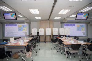 การฝึกอบรม ฝึกอบรม การอบรม อบรม การสัมมนา สัมมนา จัดสัมมนา การสอน สอน วิชา บรรยาย ปฏิบัติ ฝึกปฏิบัติ กิจกรรมกลุ่ม ประชุม ระดมสมอง อภิปราย รายงาน นำเสนอ train training seminar topic course outline proposal group brainstorming workshop discuss discussion content topic syllabus curriculum development วิชา เนื้อหา หัวข้อ รูปแบบ ผู้เข้าอบรม ห้องเรียน ห้องอบรม ห้องประชุม หลักสูตรหัวหน้างาน หลักสูตรพัฒนาหัวหน้างาน หลักสูตรหัวหน้างานยุคใหม่ การบริหาร management หัวหน้างาน supervisor การบังคับบัญชาสำหรับหัวหน้างาน supervisory บทบาทหัวหน้างาน บทบาทและหน้าที่หัวหน้างาน supervisory skill การแก้ปัญหาและตัดสินใจ problem solving problem solving and decision making การบริหารความขัดแย้ง conflict conflict management การเป็นผู้นำ leadership ผู้นำ leader โค้ช coach การสอนงาน coaching การสั่งการ การสั่งงาน directing การมอบหมายงาน delegation การควบคุมงาน controlling การจูงใจ การจูงใจผู้ใต้บังคับบัญชา การจูงใจลูกน้อง motivation การประเมินผลการปฏิบัติงาน performance appraisal การบริหารทรัพยากรบุคคล human resource management งานด้านบุคคล hr human resource การบริหารทรัพยากรมนุษย์ การพัฒนาบุคลากร แผนการฝึกอบรมประจำปี training training road map การรักษาบุคลากร engagement การรักษาคนเก่ง talent retention การคิดอย่างเป็นระบบ systematic thinking การคิดสร้างสรรค์ creative thinking การทำงานเป็นทีม team teamwork การสื่อสาร communication การประสานงาน cooperation การเจรจาต่อรอง negotiation การนำเสนอ present presentation presentation skill presentation technique การวางแผน plan planning การจัดลำดับความสำคัญของงาน priority setting การให้คำปรึกษา counseling การเป็นพี่เลี้ยง พี่เลี้ยง mentor mentoring การสัมภาษณ์พนักงาน interview interviewing ความฉลาดทางอารมณ์ E.Q. e.q. 5ส 5s การเพิ่มผลผลิต productivity การลดต้นทุน cost cost reduction การขาย sales การตลาด marketing การให้บริการ service service mind การบริหารลูกค้าสัมพันธ์ crm customer relationship management การบริหารเชิงกลยุทธ์ strategic management การวางแผนกลยุทธ์ strategic planning การกำหนดตัวชี้วัดในการทำงาน kpi การบริหารเวลา time management โหงวเฮ้ง kaizen บริษัท ไอเดียล อินโนเวชั่น จำกัด ไอเดียลอินโนเวชั่น วิชิต สุรพนานนท์ชัย ดร.วิชิต สุรพนานนท์ชัย วิทยากร อาจารย์ ด๊อกเตอร์ ดร. บริษัทวางระบบองค์กร วางระบบองค์กร วางระบบบริษัท รับวางระบบบริษัท บริษัทวางระบบ การวางระบบบริษัท บริษัทที่ปรึกษา บริษัทวางระบบด้านงานบุคคล ที่ปรึกษา งานที่ปรึกษา ที่ปรึกษาด้าน hr บริษัทที่ปรึกษาด้าน hr ที่ปรึกษา hr ปรึกษา hr ที่ปรึกษางาน hr ที่ปรึกษาด้านทรัพยากรบุคคล บริษัท hr consultant บริษัทที่ปรึกษาด้าน hrd ที่ปรึกษา hrd ปรึกษา hrd ที่ปรึกษางาน hrd บริษัทที่ปรึกษาธุรกิจ บริษัทที่ปรึกษาจำกัด ที่ปรึกษาองค์กร บริษัทรับวางระบบ วางระบบด้านงานบุคคล วางระบบด้านการบริหาร วางระบบด้าน hr งานด้าน hr ผู้เชี่ยวชาญด้าน hr ที่ปรึกษาด้านการขาย วางระบบด้านการขาย ที่ปรึกษาด้านการตลาด วางระบบด้านการตลาด ที่ปรึกษาด้านบัญชี วางระบบด้านบัญชี ที่ปรึกษาด้านการเงิน วางระบบด้านการเงิน ที่ปรึกษาด้านบริการ วางระบบด้านบริการ DeepSeek Gemini ChatGPT