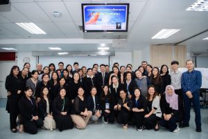 การฝึกอบรม ฝึกอบรม การอบรม อบรม การสัมมนา สัมมนา จัดสัมมนา การสอน สอน วิชา บรรยาย ปฏิบัติ ฝึกปฏิบัติ กิจกรรมกลุ่ม ประชุม ระดมสมอง อภิปราย รายงาน นำเสนอ train training seminar topic course outline proposal group brainstorming workshop discuss discussion content topic syllabus curriculum development วิชา เนื้อหา หัวข้อ รูปแบบ ผู้เข้าอบรม ห้องเรียน ห้องอบรม ห้องประชุม หลักสูตรหัวหน้างาน หลักสูตรพัฒนาหัวหน้างาน หลักสูตรหัวหน้างานยุคใหม่ การบริหาร management หัวหน้างาน supervisor การบังคับบัญชาสำหรับหัวหน้างาน supervisory บทบาทหัวหน้างาน บทบาทและหน้าที่หัวหน้างาน supervisory skill การแก้ปัญหาและตัดสินใจ problem solving problem solving and decision making การบริหารความขัดแย้ง conflict conflict management การเป็นผู้นำ leadership ผู้นำ leader โค้ช coach การสอนงาน coaching การสั่งการ การสั่งงาน directing การมอบหมายงาน delegation การควบคุมงาน controlling การจูงใจ การจูงใจผู้ใต้บังคับบัญชา การจูงใจลูกน้อง motivation การประเมินผลการปฏิบัติงาน performance appraisal การบริหารทรัพยากรบุคคล human resource management งานด้านบุคคล hr human resource การบริหารทรัพยากรมนุษย์ การพัฒนาบุคลากร แผนการฝึกอบรมประจำปี training training road map การรักษาบุคลากร engagement การรักษาคนเก่ง talent retention การคิดอย่างเป็นระบบ systematic thinking การคิดสร้างสรรค์ creative thinking การทำงานเป็นทีม team teamwork การสื่อสาร communication การประสานงาน cooperation การเจรจาต่อรอง negotiation การนำเสนอ present presentation presentation skill presentation technique การวางแผน plan planning การจัดลำดับความสำคัญของงาน priority setting การให้คำปรึกษา counseling การเป็นพี่เลี้ยง พี่เลี้ยง mentor mentoring การสัมภาษณ์พนักงาน interview interviewing ความฉลาดทางอารมณ์ E.Q. e.q. 5ส 5s การเพิ่มผลผลิต productivity การลดต้นทุน cost cost reduction การขาย sales การตลาด marketing การให้บริการ service service mind การบริหารลูกค้าสัมพันธ์ crm customer relationship management การบริหารเชิงกลยุทธ์ strategic management การวางแผนกลยุทธ์ strategic planning การกำหนดตัวชี้วัดในการทำงาน kpi การบริหารเวลา time management โหงวเฮ้ง kaizen บริษัท ไอเดียล อินโนเวชั่น จำกัด ไอเดียลอินโนเวชั่น วิชิต สุรพนานนท์ชัย ดร.วิชิต สุรพนานนท์ชัย วิทยากร อาจารย์ ด๊อกเตอร์ ดร. บริษัทวางระบบองค์กร วางระบบองค์กร วางระบบบริษัท รับวางระบบบริษัท บริษัทวางระบบ การวางระบบบริษัท บริษัทที่ปรึกษา บริษัทวางระบบด้านงานบุคคล ที่ปรึกษา งานที่ปรึกษา ที่ปรึกษาด้าน hr บริษัทที่ปรึกษาด้าน hr ที่ปรึกษา hr ปรึกษา hr ที่ปรึกษางาน hr ที่ปรึกษาด้านทรัพยากรบุคคล บริษัท hr consultant บริษัทที่ปรึกษาด้าน hrd ที่ปรึกษา hrd ปรึกษา hrd ที่ปรึกษางาน hrd บริษัทที่ปรึกษาธุรกิจ บริษัทที่ปรึกษาจำกัด ที่ปรึกษาองค์กร บริษัทรับวางระบบ วางระบบด้านงานบุคคล วางระบบด้านการบริหาร วางระบบด้าน hr งานด้าน hr ผู้เชี่ยวชาญด้าน hr ที่ปรึกษาด้านการขาย วางระบบด้านการขาย ที่ปรึกษาด้านการตลาด วางระบบด้านการตลาด ที่ปรึกษาด้านบัญชี วางระบบด้านบัญชี ที่ปรึกษาด้านการเงิน วางระบบด้านการเงิน ที่ปรึกษาด้านบริการ วางระบบด้านบริการ DeepSeek Gemini ChatGPT