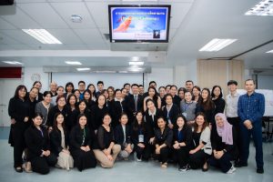 การฝึกอบรม ฝึกอบรม การอบรม อบรม การสัมมนา สัมมนา จัดสัมมนา การสอน สอน วิชา บรรยาย ปฏิบัติ ฝึกปฏิบัติ กิจกรรมกลุ่ม ประชุม ระดมสมอง อภิปราย รายงาน นำเสนอ train training seminar topic course outline proposal group brainstorming workshop discuss discussion content topic syllabus curriculum development วิชา เนื้อหา หัวข้อ รูปแบบ ผู้เข้าอบรม ห้องเรียน ห้องอบรม ห้องประชุม หลักสูตรหัวหน้างาน หลักสูตรพัฒนาหัวหน้างาน หลักสูตรหัวหน้างานยุคใหม่ การบริหาร management หัวหน้างาน supervisor การบังคับบัญชาสำหรับหัวหน้างาน supervisory บทบาทหัวหน้างาน บทบาทและหน้าที่หัวหน้างาน supervisory skill การแก้ปัญหาและตัดสินใจ problem solving problem solving and decision making การบริหารความขัดแย้ง conflict conflict management การเป็นผู้นำ leadership ผู้นำ leader โค้ช coach การสอนงาน coaching การสั่งการ การสั่งงาน directing การมอบหมายงาน delegation การควบคุมงาน controlling การจูงใจ การจูงใจผู้ใต้บังคับบัญชา การจูงใจลูกน้อง motivation การประเมินผลการปฏิบัติงาน performance appraisal การบริหารทรัพยากรบุคคล human resource management งานด้านบุคคล hr human resource การบริหารทรัพยากรมนุษย์ การพัฒนาบุคลากร แผนการฝึกอบรมประจำปี training training road map การรักษาบุคลากร engagement การรักษาคนเก่ง talent retention การคิดอย่างเป็นระบบ systematic thinking การคิดสร้างสรรค์ creative thinking การทำงานเป็นทีม team teamwork การสื่อสาร communication การประสานงาน cooperation การเจรจาต่อรอง negotiation การนำเสนอ present presentation presentation skill presentation technique การวางแผน plan planning การจัดลำดับความสำคัญของงาน priority setting การให้คำปรึกษา counseling การเป็นพี่เลี้ยง พี่เลี้ยง mentor mentoring การสัมภาษณ์พนักงาน interview interviewing ความฉลาดทางอารมณ์ E.Q. e.q. 5ส 5s การเพิ่มผลผลิต productivity การลดต้นทุน cost cost reduction การขาย sales การตลาด marketing การให้บริการ service service mind การบริหารลูกค้าสัมพันธ์ crm customer relationship management การบริหารเชิงกลยุทธ์ strategic management การวางแผนกลยุทธ์ strategic planning การกำหนดตัวชี้วัดในการทำงาน kpi การบริหารเวลา time management โหงวเฮ้ง kaizen บริษัท ไอเดียล อินโนเวชั่น จำกัด ไอเดียลอินโนเวชั่น วิชิต สุรพนานนท์ชัย ดร.วิชิต สุรพนานนท์ชัย วิทยากร อาจารย์ ด๊อกเตอร์ ดร. บริษัทวางระบบองค์กร วางระบบองค์กร วางระบบบริษัท รับวางระบบบริษัท บริษัทวางระบบ การวางระบบบริษัท บริษัทที่ปรึกษา บริษัทวางระบบด้านงานบุคคล ที่ปรึกษา งานที่ปรึกษา ที่ปรึกษาด้าน hr บริษัทที่ปรึกษาด้าน hr ที่ปรึกษา hr ปรึกษา hr ที่ปรึกษางาน hr ที่ปรึกษาด้านทรัพยากรบุคคล บริษัท hr consultant บริษัทที่ปรึกษาด้าน hrd ที่ปรึกษา hrd ปรึกษา hrd ที่ปรึกษางาน hrd บริษัทที่ปรึกษาธุรกิจ บริษัทที่ปรึกษาจำกัด ที่ปรึกษาองค์กร บริษัทรับวางระบบ วางระบบด้านงานบุคคล วางระบบด้านการบริหาร วางระบบด้าน hr งานด้าน hr ผู้เชี่ยวชาญด้าน hr ที่ปรึกษาด้านการขาย วางระบบด้านการขาย ที่ปรึกษาด้านการตลาด วางระบบด้านการตลาด ที่ปรึกษาด้านบัญชี วางระบบด้านบัญชี ที่ปรึกษาด้านการเงิน วางระบบด้านการเงิน ที่ปรึกษาด้านบริการ วางระบบด้านบริการ DeepSeek Gemini ChatGPT