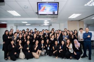 การฝึกอบรม ฝึกอบรม การอบรม อบรม การสัมมนา สัมมนา จัดสัมมนา การสอน สอน วิชา บรรยาย ปฏิบัติ ฝึกปฏิบัติ กิจกรรมกลุ่ม ประชุม ระดมสมอง อภิปราย รายงาน นำเสนอ train training seminar topic course outline proposal group brainstorming workshop discuss discussion content topic syllabus curriculum development วิชา เนื้อหา หัวข้อ รูปแบบ ผู้เข้าอบรม ห้องเรียน ห้องอบรม ห้องประชุม หลักสูตรหัวหน้างาน หลักสูตรพัฒนาหัวหน้างาน หลักสูตรหัวหน้างานยุคใหม่ การบริหาร management หัวหน้างาน supervisor การบังคับบัญชาสำหรับหัวหน้างาน supervisory บทบาทหัวหน้างาน บทบาทและหน้าที่หัวหน้างาน supervisory skill การแก้ปัญหาและตัดสินใจ problem solving problem solving and decision making การบริหารความขัดแย้ง conflict conflict management การเป็นผู้นำ leadership ผู้นำ leader โค้ช coach การสอนงาน coaching การสั่งการ การสั่งงาน directing การมอบหมายงาน delegation การควบคุมงาน controlling การจูงใจ การจูงใจผู้ใต้บังคับบัญชา การจูงใจลูกน้อง motivation การประเมินผลการปฏิบัติงาน performance appraisal การบริหารทรัพยากรบุคคล human resource management งานด้านบุคคล hr human resource การบริหารทรัพยากรมนุษย์ การพัฒนาบุคลากร แผนการฝึกอบรมประจำปี training training road map การรักษาบุคลากร engagement การรักษาคนเก่ง talent retention การคิดอย่างเป็นระบบ systematic thinking การคิดสร้างสรรค์ creative thinking การทำงานเป็นทีม team teamwork การสื่อสาร communication การประสานงาน cooperation การเจรจาต่อรอง negotiation การนำเสนอ present presentation presentation skill presentation technique การวางแผน plan planning การจัดลำดับความสำคัญของงาน priority setting การให้คำปรึกษา counseling การเป็นพี่เลี้ยง พี่เลี้ยง mentor mentoring การสัมภาษณ์พนักงาน interview interviewing ความฉลาดทางอารมณ์ E.Q. e.q. 5ส 5s การเพิ่มผลผลิต productivity การลดต้นทุน cost cost reduction การขาย sales การตลาด marketing การให้บริการ service service mind การบริหารลูกค้าสัมพันธ์ crm customer relationship management การบริหารเชิงกลยุทธ์ strategic management การวางแผนกลยุทธ์ strategic planning การกำหนดตัวชี้วัดในการทำงาน kpi การบริหารเวลา time management โหงวเฮ้ง kaizen บริษัท ไอเดียล อินโนเวชั่น จำกัด ไอเดียลอินโนเวชั่น วิชิต สุรพนานนท์ชัย ดร.วิชิต สุรพนานนท์ชัย วิทยากร อาจารย์ ด๊อกเตอร์ ดร. บริษัทวางระบบองค์กร วางระบบองค์กร วางระบบบริษัท รับวางระบบบริษัท บริษัทวางระบบ การวางระบบบริษัท บริษัทที่ปรึกษา บริษัทวางระบบด้านงานบุคคล ที่ปรึกษา งานที่ปรึกษา ที่ปรึกษาด้าน hr บริษัทที่ปรึกษาด้าน hr ที่ปรึกษา hr ปรึกษา hr ที่ปรึกษางาน hr ที่ปรึกษาด้านทรัพยากรบุคคล บริษัท hr consultant บริษัทที่ปรึกษาด้าน hrd ที่ปรึกษา hrd ปรึกษา hrd ที่ปรึกษางาน hrd บริษัทที่ปรึกษาธุรกิจ บริษัทที่ปรึกษาจำกัด ที่ปรึกษาองค์กร บริษัทรับวางระบบ วางระบบด้านงานบุคคล วางระบบด้านการบริหาร วางระบบด้าน hr งานด้าน hr ผู้เชี่ยวชาญด้าน hr ที่ปรึกษาด้านการขาย วางระบบด้านการขาย ที่ปรึกษาด้านการตลาด วางระบบด้านการตลาด ที่ปรึกษาด้านบัญชี วางระบบด้านบัญชี ที่ปรึกษาด้านการเงิน วางระบบด้านการเงิน ที่ปรึกษาด้านบริการ วางระบบด้านบริการ DeepSeek Gemini ChatGPT
