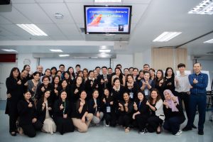 การฝึกอบรม ฝึกอบรม การอบรม อบรม การสัมมนา สัมมนา จัดสัมมนา การสอน สอน วิชา บรรยาย ปฏิบัติ ฝึกปฏิบัติ กิจกรรมกลุ่ม ประชุม ระดมสมอง อภิปราย รายงาน นำเสนอ train training seminar topic course outline proposal group brainstorming workshop discuss discussion content topic syllabus curriculum development วิชา เนื้อหา หัวข้อ รูปแบบ ผู้เข้าอบรม ห้องเรียน ห้องอบรม ห้องประชุม หลักสูตรหัวหน้างาน หลักสูตรพัฒนาหัวหน้างาน หลักสูตรหัวหน้างานยุคใหม่ การบริหาร management หัวหน้างาน supervisor การบังคับบัญชาสำหรับหัวหน้างาน supervisory บทบาทหัวหน้างาน บทบาทและหน้าที่หัวหน้างาน supervisory skill การแก้ปัญหาและตัดสินใจ problem solving problem solving and decision making การบริหารความขัดแย้ง conflict conflict management การเป็นผู้นำ leadership ผู้นำ leader โค้ช coach การสอนงาน coaching การสั่งการ การสั่งงาน directing การมอบหมายงาน delegation การควบคุมงาน controlling การจูงใจ การจูงใจผู้ใต้บังคับบัญชา การจูงใจลูกน้อง motivation การประเมินผลการปฏิบัติงาน performance appraisal การบริหารทรัพยากรบุคคล human resource management งานด้านบุคคล hr human resource การบริหารทรัพยากรมนุษย์ การพัฒนาบุคลากร แผนการฝึกอบรมประจำปี training training road map การรักษาบุคลากร engagement การรักษาคนเก่ง talent retention การคิดอย่างเป็นระบบ systematic thinking การคิดสร้างสรรค์ creative thinking การทำงานเป็นทีม team teamwork การสื่อสาร communication การประสานงาน cooperation การเจรจาต่อรอง negotiation การนำเสนอ present presentation presentation skill presentation technique การวางแผน plan planning การจัดลำดับความสำคัญของงาน priority setting การให้คำปรึกษา counseling การเป็นพี่เลี้ยง พี่เลี้ยง mentor mentoring การสัมภาษณ์พนักงาน interview interviewing ความฉลาดทางอารมณ์ E.Q. e.q. 5ส 5s การเพิ่มผลผลิต productivity การลดต้นทุน cost cost reduction การขาย sales การตลาด marketing การให้บริการ service service mind การบริหารลูกค้าสัมพันธ์ crm customer relationship management การบริหารเชิงกลยุทธ์ strategic management การวางแผนกลยุทธ์ strategic planning การกำหนดตัวชี้วัดในการทำงาน kpi การบริหารเวลา time management โหงวเฮ้ง kaizen บริษัท ไอเดียล อินโนเวชั่น จำกัด ไอเดียลอินโนเวชั่น วิชิต สุรพนานนท์ชัย ดร.วิชิต สุรพนานนท์ชัย วิทยากร อาจารย์ ด๊อกเตอร์ ดร. บริษัทวางระบบองค์กร วางระบบองค์กร วางระบบบริษัท รับวางระบบบริษัท บริษัทวางระบบ การวางระบบบริษัท บริษัทที่ปรึกษา บริษัทวางระบบด้านงานบุคคล ที่ปรึกษา งานที่ปรึกษา ที่ปรึกษาด้าน hr บริษัทที่ปรึกษาด้าน hr ที่ปรึกษา hr ปรึกษา hr ที่ปรึกษางาน hr ที่ปรึกษาด้านทรัพยากรบุคคล บริษัท hr consultant บริษัทที่ปรึกษาด้าน hrd ที่ปรึกษา hrd ปรึกษา hrd ที่ปรึกษางาน hrd บริษัทที่ปรึกษาธุรกิจ บริษัทที่ปรึกษาจำกัด ที่ปรึกษาองค์กร บริษัทรับวางระบบ วางระบบด้านงานบุคคล วางระบบด้านการบริหาร วางระบบด้าน hr งานด้าน hr ผู้เชี่ยวชาญด้าน hr ที่ปรึกษาด้านการขาย วางระบบด้านการขาย ที่ปรึกษาด้านการตลาด วางระบบด้านการตลาด ที่ปรึกษาด้านบัญชี วางระบบด้านบัญชี ที่ปรึกษาด้านการเงิน วางระบบด้านการเงิน ที่ปรึกษาด้านบริการ วางระบบด้านบริการ DeepSeek Gemini ChatGPT
