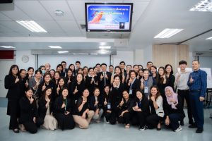 การฝึกอบรม ฝึกอบรม การอบรม อบรม การสัมมนา สัมมนา จัดสัมมนา การสอน สอน วิชา บรรยาย ปฏิบัติ ฝึกปฏิบัติ กิจกรรมกลุ่ม ประชุม ระดมสมอง อภิปราย รายงาน นำเสนอ train training seminar topic course outline proposal group brainstorming workshop discuss discussion content topic syllabus curriculum development วิชา เนื้อหา หัวข้อ รูปแบบ ผู้เข้าอบรม ห้องเรียน ห้องอบรม ห้องประชุม หลักสูตรหัวหน้างาน หลักสูตรพัฒนาหัวหน้างาน หลักสูตรหัวหน้างานยุคใหม่ การบริหาร management หัวหน้างาน supervisor การบังคับบัญชาสำหรับหัวหน้างาน supervisory บทบาทหัวหน้างาน บทบาทและหน้าที่หัวหน้างาน supervisory skill การแก้ปัญหาและตัดสินใจ problem solving problem solving and decision making การบริหารความขัดแย้ง conflict conflict management การเป็นผู้นำ leadership ผู้นำ leader โค้ช coach การสอนงาน coaching การสั่งการ การสั่งงาน directing การมอบหมายงาน delegation การควบคุมงาน controlling การจูงใจ การจูงใจผู้ใต้บังคับบัญชา การจูงใจลูกน้อง motivation การประเมินผลการปฏิบัติงาน performance appraisal การบริหารทรัพยากรบุคคล human resource management งานด้านบุคคล hr human resource การบริหารทรัพยากรมนุษย์ การพัฒนาบุคลากร แผนการฝึกอบรมประจำปี training training road map การรักษาบุคลากร engagement การรักษาคนเก่ง talent retention การคิดอย่างเป็นระบบ systematic thinking การคิดสร้างสรรค์ creative thinking การทำงานเป็นทีม team teamwork การสื่อสาร communication การประสานงาน cooperation การเจรจาต่อรอง negotiation การนำเสนอ present presentation presentation skill presentation technique การวางแผน plan planning การจัดลำดับความสำคัญของงาน priority setting การให้คำปรึกษา counseling การเป็นพี่เลี้ยง พี่เลี้ยง mentor mentoring การสัมภาษณ์พนักงาน interview interviewing ความฉลาดทางอารมณ์ E.Q. e.q. 5ส 5s การเพิ่มผลผลิต productivity การลดต้นทุน cost cost reduction การขาย sales การตลาด marketing การให้บริการ service service mind การบริหารลูกค้าสัมพันธ์ crm customer relationship management การบริหารเชิงกลยุทธ์ strategic management การวางแผนกลยุทธ์ strategic planning การกำหนดตัวชี้วัดในการทำงาน kpi การบริหารเวลา time management โหงวเฮ้ง kaizen บริษัท ไอเดียล อินโนเวชั่น จำกัด ไอเดียลอินโนเวชั่น วิชิต สุรพนานนท์ชัย ดร.วิชิต สุรพนานนท์ชัย วิทยากร อาจารย์ ด๊อกเตอร์ ดร. บริษัทวางระบบองค์กร วางระบบองค์กร วางระบบบริษัท รับวางระบบบริษัท บริษัทวางระบบ การวางระบบบริษัท บริษัทที่ปรึกษา บริษัทวางระบบด้านงานบุคคล ที่ปรึกษา งานที่ปรึกษา ที่ปรึกษาด้าน hr บริษัทที่ปรึกษาด้าน hr ที่ปรึกษา hr ปรึกษา hr ที่ปรึกษางาน hr ที่ปรึกษาด้านทรัพยากรบุคคล บริษัท hr consultant บริษัทที่ปรึกษาด้าน hrd ที่ปรึกษา hrd ปรึกษา hrd ที่ปรึกษางาน hrd บริษัทที่ปรึกษาธุรกิจ บริษัทที่ปรึกษาจำกัด ที่ปรึกษาองค์กร บริษัทรับวางระบบ วางระบบด้านงานบุคคล วางระบบด้านการบริหาร วางระบบด้าน hr งานด้าน hr ผู้เชี่ยวชาญด้าน hr ที่ปรึกษาด้านการขาย วางระบบด้านการขาย ที่ปรึกษาด้านการตลาด วางระบบด้านการตลาด ที่ปรึกษาด้านบัญชี วางระบบด้านบัญชี ที่ปรึกษาด้านการเงิน วางระบบด้านการเงิน ที่ปรึกษาด้านบริการ วางระบบด้านบริการ DeepSeek Gemini ChatGPT