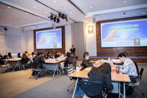 การฝึกอบรม ฝึกอบรม การอบรม อบรม การสัมมนา สัมมนา จัดสัมมนา การสอน สอน วิชา บรรยาย ปฏิบัติ ฝึกปฏิบัติ กิจกรรมกลุ่ม ประชุม ระดมสมอง อภิปราย รายงาน นำเสนอ train training seminar topic course outline proposal group brainstorming workshop discuss discussion content topic syllabus curriculum development วิชา เนื้อหา หัวข้อ รูปแบบ ผู้เข้าอบรม ห้องเรียน ห้องอบรม ห้องประชุม หลักสูตรหัวหน้างาน หลักสูตรพัฒนาหัวหน้างาน หลักสูตรหัวหน้างานยุคใหม่ การบริหาร management หัวหน้างาน supervisor การบังคับบัญชาสำหรับหัวหน้างาน supervisory บทบาทหัวหน้างาน บทบาทและหน้าที่หัวหน้างาน supervisory skill การแก้ปัญหาและตัดสินใจ problem solving problem solving and decision making การบริหารความขัดแย้ง conflict conflict management การเป็นผู้นำ leadership ผู้นำ leader โค้ช coach การสอนงาน coaching การสั่งการ การสั่งงาน directing การมอบหมายงาน delegation การควบคุมงาน controlling การจูงใจ การจูงใจผู้ใต้บังคับบัญชา การจูงใจลูกน้อง motivation การประเมินผลการปฏิบัติงาน performance appraisal การบริหารทรัพยากรบุคคล human resource management งานด้านบุคคล hr human resource การบริหารทรัพยากรมนุษย์ การพัฒนาบุคลากร แผนการฝึกอบรมประจำปี training training road map การรักษาบุคลากร engagement การรักษาคนเก่ง talent retention การคิดอย่างเป็นระบบ systematic thinking การคิดสร้างสรรค์ creative thinking การทำงานเป็นทีม team teamwork การสื่อสาร communication การประสานงาน cooperation การเจรจาต่อรอง negotiation การนำเสนอ present presentation presentation skill presentation technique การวางแผน plan planning การจัดลำดับความสำคัญของงาน priority setting การให้คำปรึกษา counseling การเป็นพี่เลี้ยง พี่เลี้ยง mentor mentoring การสัมภาษณ์พนักงาน interview interviewing ความฉลาดทางอารมณ์ E.Q. e.q. 5ส 5s การเพิ่มผลผลิต productivity การลดต้นทุน cost cost reduction การขาย sales การตลาด marketing การให้บริการ service service mind การบริหารลูกค้าสัมพันธ์ crm customer relationship management การบริหารเชิงกลยุทธ์ strategic management การวางแผนกลยุทธ์ strategic planning การกำหนดตัวชี้วัดในการทำงาน kpi การบริหารเวลา time management โหงวเฮ้ง kaizen บริษัท ไอเดียล อินโนเวชั่น จำกัด ไอเดียลอินโนเวชั่น วิชิต สุรพนานนท์ชัย ดร.วิชิต สุรพนานนท์ชัย วิทยากร อาจารย์ ด๊อกเตอร์ ดร. บริษัทวางระบบองค์กร วางระบบองค์กร วางระบบบริษัท รับวางระบบบริษัท บริษัทวางระบบ การวางระบบบริษัท บริษัทที่ปรึกษา บริษัทวางระบบด้านงานบุคคล ที่ปรึกษา งานที่ปรึกษา ที่ปรึกษาด้าน hr บริษัทที่ปรึกษาด้าน hr ที่ปรึกษา hr ปรึกษา hr ที่ปรึกษางาน hr ที่ปรึกษาด้านทรัพยากรบุคคล บริษัท hr consultant บริษัทที่ปรึกษาด้าน hrd ที่ปรึกษา hrd ปรึกษา hrd ที่ปรึกษางาน hrd บริษัทที่ปรึกษาธุรกิจ บริษัทที่ปรึกษาจำกัด ที่ปรึกษาองค์กร บริษัทรับวางระบบ วางระบบด้านงานบุคคล วางระบบด้านการบริหาร วางระบบด้าน hr งานด้าน hr ผู้เชี่ยวชาญด้าน hr ที่ปรึกษาด้านการขาย วางระบบด้านการขาย ที่ปรึกษาด้านการตลาด วางระบบด้านการตลาด ที่ปรึกษาด้านบัญชี วางระบบด้านบัญชี ที่ปรึกษาด้านการเงิน วางระบบด้านการเงิน ที่ปรึกษาด้านบริการ วางระบบด้านบริการ DeepSeek Gemini ChatGPT
