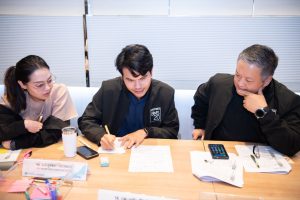 การฝึกอบรม ฝึกอบรม การอบรม อบรม การสัมมนา สัมมนา จัดสัมมนา การสอน สอน วิชา บรรยาย ปฏิบัติ ฝึกปฏิบัติ กิจกรรมกลุ่ม ประชุม ระดมสมอง อภิปราย รายงาน นำเสนอ train training seminar topic course outline proposal group brainstorming workshop discuss discussion content topic syllabus curriculum development วิชา เนื้อหา หัวข้อ รูปแบบ ผู้เข้าอบรม ห้องเรียน ห้องอบรม ห้องประชุม หลักสูตรหัวหน้างาน หลักสูตรพัฒนาหัวหน้างาน หลักสูตรหัวหน้างานยุคใหม่ การบริหาร management หัวหน้างาน supervisor การบังคับบัญชาสำหรับหัวหน้างาน supervisory บทบาทหัวหน้างาน บทบาทและหน้าที่หัวหน้างาน supervisory skill การแก้ปัญหาและตัดสินใจ problem solving problem solving and decision making การบริหารความขัดแย้ง conflict conflict management การเป็นผู้นำ leadership ผู้นำ leader โค้ช coach การสอนงาน coaching การสั่งการ การสั่งงาน directing การมอบหมายงาน delegation การควบคุมงาน controlling การจูงใจ การจูงใจผู้ใต้บังคับบัญชา การจูงใจลูกน้อง motivation การประเมินผลการปฏิบัติงาน performance appraisal การบริหารทรัพยากรบุคคล human resource management งานด้านบุคคล hr human resource การบริหารทรัพยากรมนุษย์ การพัฒนาบุคลากร แผนการฝึกอบรมประจำปี training training road map การรักษาบุคลากร engagement การรักษาคนเก่ง talent retention การคิดอย่างเป็นระบบ systematic thinking การคิดสร้างสรรค์ creative thinking การทำงานเป็นทีม team teamwork การสื่อสาร communication การประสานงาน cooperation การเจรจาต่อรอง negotiation การนำเสนอ present presentation presentation skill presentation technique การวางแผน plan planning การจัดลำดับความสำคัญของงาน priority setting การให้คำปรึกษา counseling การเป็นพี่เลี้ยง พี่เลี้ยง mentor mentoring การสัมภาษณ์พนักงาน interview interviewing ความฉลาดทางอารมณ์ E.Q. e.q. 5ส 5s การเพิ่มผลผลิต productivity การลดต้นทุน cost cost reduction การขาย sales การตลาด marketing การให้บริการ service service mind การบริหารลูกค้าสัมพันธ์ crm customer relationship management การบริหารเชิงกลยุทธ์ strategic management การวางแผนกลยุทธ์ strategic planning การกำหนดตัวชี้วัดในการทำงาน kpi การบริหารเวลา time management โหงวเฮ้ง kaizen บริษัท ไอเดียล อินโนเวชั่น จำกัด ไอเดียลอินโนเวชั่น วิชิต สุรพนานนท์ชัย ดร.วิชิต สุรพนานนท์ชัย วิทยากร อาจารย์ ด๊อกเตอร์ ดร. บริษัทวางระบบองค์กร วางระบบองค์กร วางระบบบริษัท รับวางระบบบริษัท บริษัทวางระบบ การวางระบบบริษัท บริษัทที่ปรึกษา บริษัทวางระบบด้านงานบุคคล ที่ปรึกษา งานที่ปรึกษา ที่ปรึกษาด้าน hr บริษัทที่ปรึกษาด้าน hr ที่ปรึกษา hr ปรึกษา hr ที่ปรึกษางาน hr ที่ปรึกษาด้านทรัพยากรบุคคล บริษัท hr consultant บริษัทที่ปรึกษาด้าน hrd ที่ปรึกษา hrd ปรึกษา hrd ที่ปรึกษางาน hrd บริษัทที่ปรึกษาธุรกิจ บริษัทที่ปรึกษาจำกัด ที่ปรึกษาองค์กร บริษัทรับวางระบบ วางระบบด้านงานบุคคล วางระบบด้านการบริหาร วางระบบด้าน hr งานด้าน hr ผู้เชี่ยวชาญด้าน hr ที่ปรึกษาด้านการขาย วางระบบด้านการขาย ที่ปรึกษาด้านการตลาด วางระบบด้านการตลาด ที่ปรึกษาด้านบัญชี วางระบบด้านบัญชี ที่ปรึกษาด้านการเงิน วางระบบด้านการเงิน ที่ปรึกษาด้านบริการ วางระบบด้านบริการ DeepSeek Gemini ChatGPT