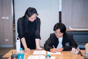 การฝึกอบรม ฝึกอบรม การอบรม อบรม การสัมมนา สัมมนา จัดสัมมนา การสอน สอน วิชา บรรยาย ปฏิบัติ ฝึกปฏิบัติ กิจกรรมกลุ่ม ประชุม ระดมสมอง อภิปราย รายงาน นำเสนอ train training seminar topic course outline proposal group brainstorming workshop discuss discussion content topic syllabus curriculum development วิชา เนื้อหา หัวข้อ รูปแบบ ผู้เข้าอบรม ห้องเรียน ห้องอบรม ห้องประชุม หลักสูตรหัวหน้างาน หลักสูตรพัฒนาหัวหน้างาน หลักสูตรหัวหน้างานยุคใหม่ การบริหาร management หัวหน้างาน supervisor การบังคับบัญชาสำหรับหัวหน้างาน supervisory บทบาทหัวหน้างาน บทบาทและหน้าที่หัวหน้างาน supervisory skill การแก้ปัญหาและตัดสินใจ problem solving problem solving and decision making การบริหารความขัดแย้ง conflict conflict management การเป็นผู้นำ leadership ผู้นำ leader โค้ช coach การสอนงาน coaching การสั่งการ การสั่งงาน directing การมอบหมายงาน delegation การควบคุมงาน controlling การจูงใจ การจูงใจผู้ใต้บังคับบัญชา การจูงใจลูกน้อง motivation การประเมินผลการปฏิบัติงาน performance appraisal การบริหารทรัพยากรบุคคล human resource management งานด้านบุคคล hr human resource การบริหารทรัพยากรมนุษย์ การพัฒนาบุคลากร แผนการฝึกอบรมประจำปี training training road map การรักษาบุคลากร engagement การรักษาคนเก่ง talent retention การคิดอย่างเป็นระบบ systematic thinking การคิดสร้างสรรค์ creative thinking การทำงานเป็นทีม team teamwork การสื่อสาร communication การประสานงาน cooperation การเจรจาต่อรอง negotiation การนำเสนอ present presentation presentation skill presentation technique การวางแผน plan planning การจัดลำดับความสำคัญของงาน priority setting การให้คำปรึกษา counseling การเป็นพี่เลี้ยง พี่เลี้ยง mentor mentoring การสัมภาษณ์พนักงาน interview interviewing ความฉลาดทางอารมณ์ E.Q. e.q. 5ส 5s การเพิ่มผลผลิต productivity การลดต้นทุน cost cost reduction การขาย sales การตลาด marketing การให้บริการ service service mind การบริหารลูกค้าสัมพันธ์ crm customer relationship management การบริหารเชิงกลยุทธ์ strategic management การวางแผนกลยุทธ์ strategic planning การกำหนดตัวชี้วัดในการทำงาน kpi การบริหารเวลา time management โหงวเฮ้ง kaizen บริษัท ไอเดียล อินโนเวชั่น จำกัด ไอเดียลอินโนเวชั่น วิชิต สุรพนานนท์ชัย ดร.วิชิต สุรพนานนท์ชัย วิทยากร อาจารย์ ด๊อกเตอร์ ดร. บริษัทวางระบบองค์กร วางระบบองค์กร วางระบบบริษัท รับวางระบบบริษัท บริษัทวางระบบ การวางระบบบริษัท บริษัทที่ปรึกษา บริษัทวางระบบด้านงานบุคคล ที่ปรึกษา งานที่ปรึกษา ที่ปรึกษาด้าน hr บริษัทที่ปรึกษาด้าน hr ที่ปรึกษา hr ปรึกษา hr ที่ปรึกษางาน hr ที่ปรึกษาด้านทรัพยากรบุคคล บริษัท hr consultant บริษัทที่ปรึกษาด้าน hrd ที่ปรึกษา hrd ปรึกษา hrd ที่ปรึกษางาน hrd บริษัทที่ปรึกษาธุรกิจ บริษัทที่ปรึกษาจำกัด ที่ปรึกษาองค์กร บริษัทรับวางระบบ วางระบบด้านงานบุคคล วางระบบด้านการบริหาร วางระบบด้าน hr งานด้าน hr ผู้เชี่ยวชาญด้าน hr ที่ปรึกษาด้านการขาย วางระบบด้านการขาย ที่ปรึกษาด้านการตลาด วางระบบด้านการตลาด ที่ปรึกษาด้านบัญชี วางระบบด้านบัญชี ที่ปรึกษาด้านการเงิน วางระบบด้านการเงิน ที่ปรึกษาด้านบริการ วางระบบด้านบริการ DeepSeek Gemini ChatGPT