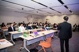 การฝึกอบรม ฝึกอบรม การอบรม อบรม การสัมมนา สัมมนา จัดสัมมนา การสอน สอน วิชา บรรยาย ปฏิบัติ ฝึกปฏิบัติ กิจกรรมกลุ่ม ประชุม ระดมสมอง อภิปราย รายงาน นำเสนอ train training seminar topic course outline proposal group brainstorming workshop discuss discussion content topic syllabus curriculum development วิชา เนื้อหา หัวข้อ รูปแบบ ผู้เข้าอบรม ห้องเรียน ห้องอบรม ห้องประชุม หลักสูตรหัวหน้างาน หลักสูตรพัฒนาหัวหน้างาน หลักสูตรหัวหน้างานยุคใหม่ การบริหาร management หัวหน้างาน supervisor การบังคับบัญชาสำหรับหัวหน้างาน supervisory บทบาทหัวหน้างาน บทบาทและหน้าที่หัวหน้างาน supervisory skill การแก้ปัญหาและตัดสินใจ problem solving problem solving and decision making การบริหารความขัดแย้ง conflict conflict management การเป็นผู้นำ leadership ผู้นำ leader โค้ช coach การสอนงาน coaching การสั่งการ การสั่งงาน directing การมอบหมายงาน delegation การควบคุมงาน controlling การจูงใจ การจูงใจผู้ใต้บังคับบัญชา การจูงใจลูกน้อง motivation การประเมินผลการปฏิบัติงาน performance appraisal การบริหารทรัพยากรบุคคล human resource management งานด้านบุคคล hr human resource การบริหารทรัพยากรมนุษย์ การพัฒนาบุคลากร แผนการฝึกอบรมประจำปี training training road map การรักษาบุคลากร engagement การรักษาคนเก่ง talent retention การคิดอย่างเป็นระบบ systematic thinking การคิดสร้างสรรค์ creative thinking การทำงานเป็นทีม team teamwork การสื่อสาร communication การประสานงาน cooperation การเจรจาต่อรอง negotiation การนำเสนอ present presentation presentation skill presentation technique การวางแผน plan planning การจัดลำดับความสำคัญของงาน priority setting การให้คำปรึกษา counseling การเป็นพี่เลี้ยง พี่เลี้ยง mentor mentoring การสัมภาษณ์พนักงาน interview interviewing ความฉลาดทางอารมณ์ E.Q. e.q. 5ส 5s การเพิ่มผลผลิต productivity การลดต้นทุน cost cost reduction การขาย sales การตลาด marketing การให้บริการ service service mind การบริหารลูกค้าสัมพันธ์ crm customer relationship management การบริหารเชิงกลยุทธ์ strategic management การวางแผนกลยุทธ์ strategic planning การกำหนดตัวชี้วัดในการทำงาน kpi การบริหารเวลา time management โหงวเฮ้ง kaizen บริษัท ไอเดียล อินโนเวชั่น จำกัด ไอเดียลอินโนเวชั่น วิชิต สุรพนานนท์ชัย ดร.วิชิต สุรพนานนท์ชัย วิทยากร อาจารย์ ด๊อกเตอร์ ดร. บริษัทวางระบบองค์กร วางระบบองค์กร วางระบบบริษัท รับวางระบบบริษัท บริษัทวางระบบ การวางระบบบริษัท บริษัทที่ปรึกษา บริษัทวางระบบด้านงานบุคคล ที่ปรึกษา งานที่ปรึกษา ที่ปรึกษาด้าน hr บริษัทที่ปรึกษาด้าน hr ที่ปรึกษา hr ปรึกษา hr ที่ปรึกษางาน hr ที่ปรึกษาด้านทรัพยากรบุคคล บริษัท hr consultant บริษัทที่ปรึกษาด้าน hrd ที่ปรึกษา hrd ปรึกษา hrd ที่ปรึกษางาน hrd บริษัทที่ปรึกษาธุรกิจ บริษัทที่ปรึกษาจำกัด ที่ปรึกษาองค์กร บริษัทรับวางระบบ วางระบบด้านงานบุคคล วางระบบด้านการบริหาร วางระบบด้าน hr งานด้าน hr ผู้เชี่ยวชาญด้าน hr ที่ปรึกษาด้านการขาย วางระบบด้านการขาย ที่ปรึกษาด้านการตลาด วางระบบด้านการตลาด ที่ปรึกษาด้านบัญชี วางระบบด้านบัญชี ที่ปรึกษาด้านการเงิน วางระบบด้านการเงิน ที่ปรึกษาด้านบริการ วางระบบด้านบริการ DeepSeek Gemini ChatGPT